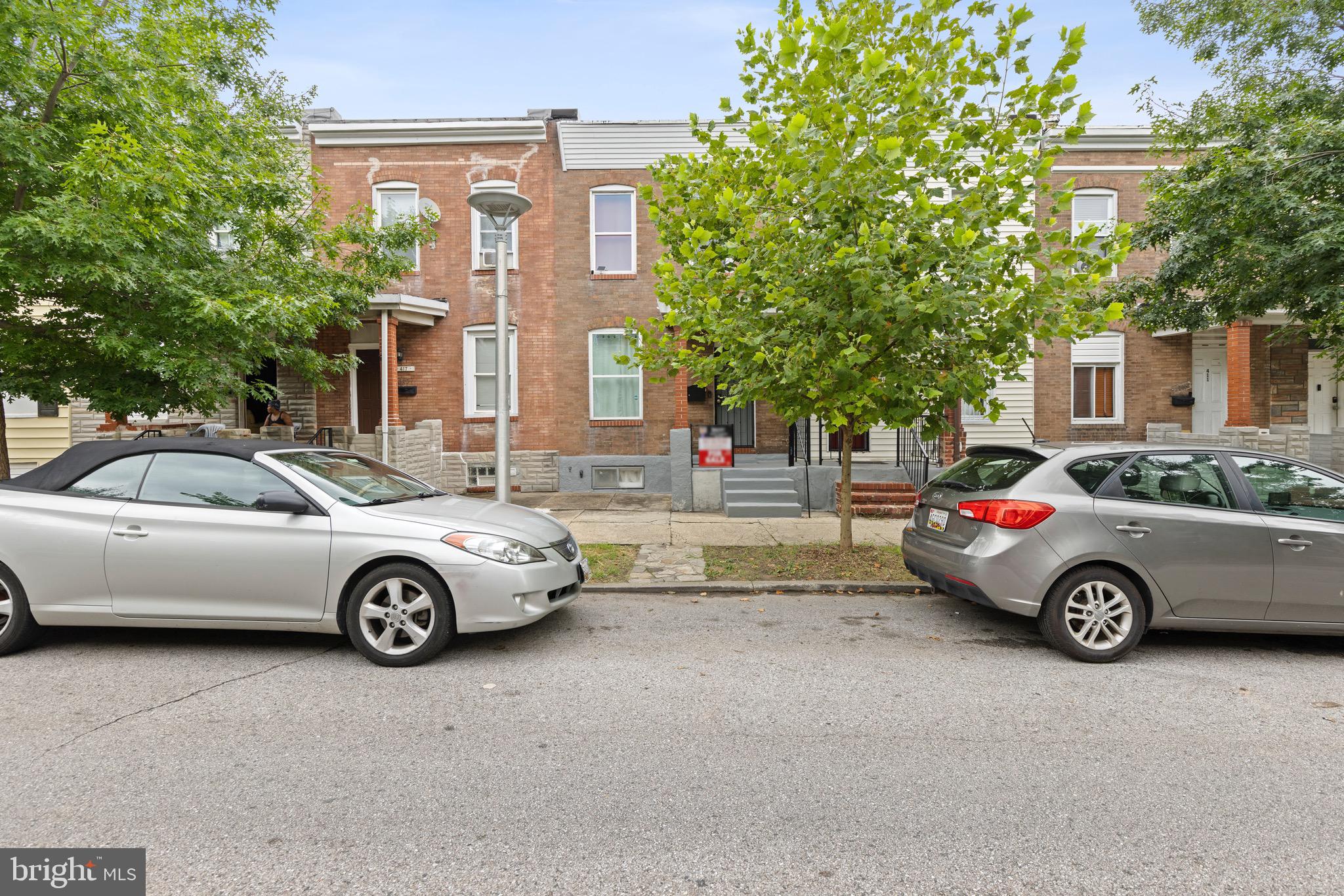 🏡 Charming Townhouse Just Minutes from Downtown Baltimore
Welcome to 415 N East Ave, Baltimore, MD 21224 — a beautifully maintained 2-bedroom, 1-bathroom townhouse offering 1,036 square feet of comfortable living space. This move-in ready home is ideal for first-time homebuyers or savvy investors.
Step inside to discover beautiful cherry vinyl floors throughout the first floor, adding warmth and elegance to the home. Enjoy a spacious living room and large dining room, perfect for entertaining. Upstairs, you'll find two generously sized bedrooms and a full bathroom with classic charm.
The home also features a covered front porch for relaxing mornings and a private back deck for quiet evenings or weekend gatherings.
Located just minutes from Patterson Park, Route 40, I-895, I-95, and Downtown Baltimore, this property offers the perfect blend of convenience and comfort.
✨ Don’t miss out on this wonderful opportunity — schedule your private showing today!