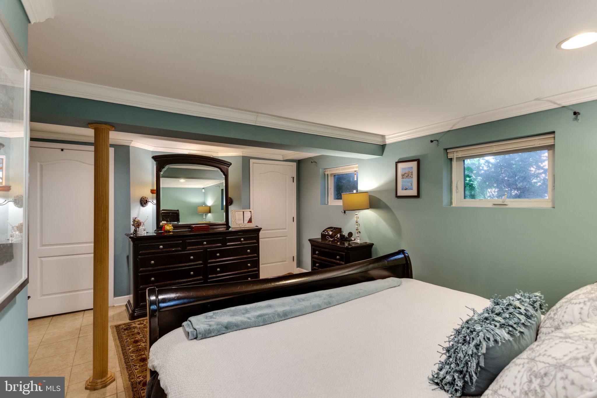 BOULEVARD MANOR - Residential Lease