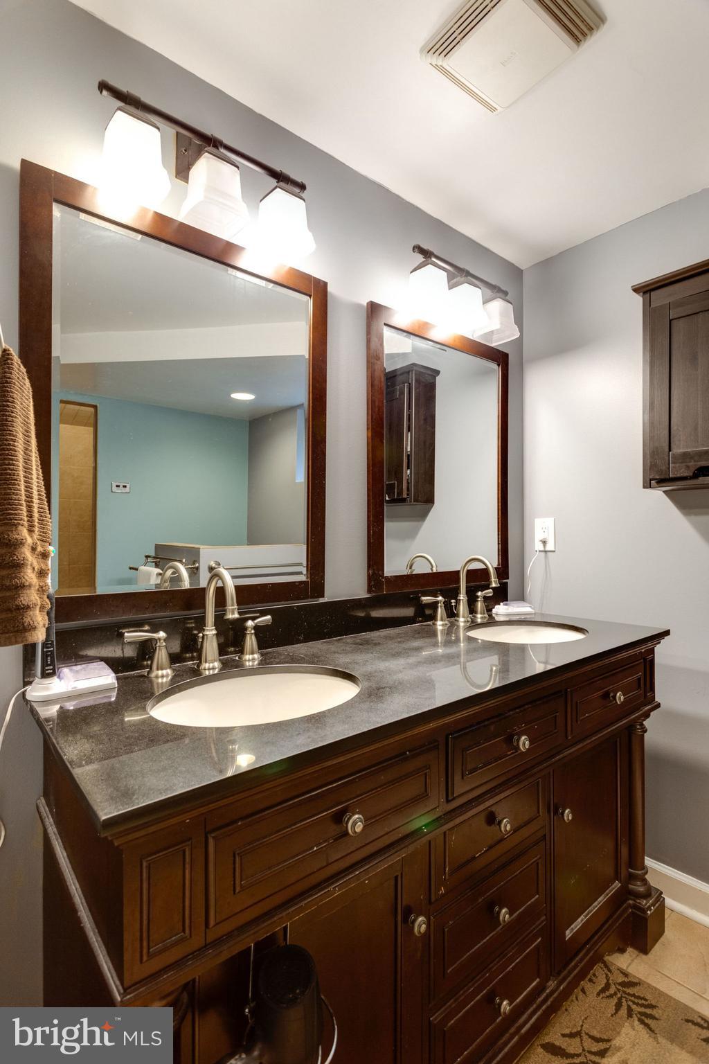 BOULEVARD MANOR - Residential Lease