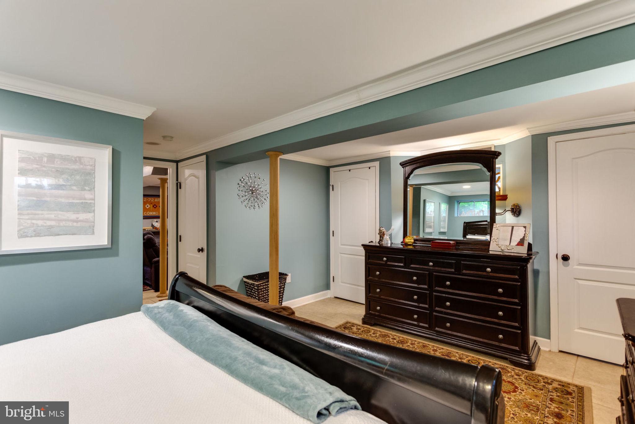 BOULEVARD MANOR - Residential Lease