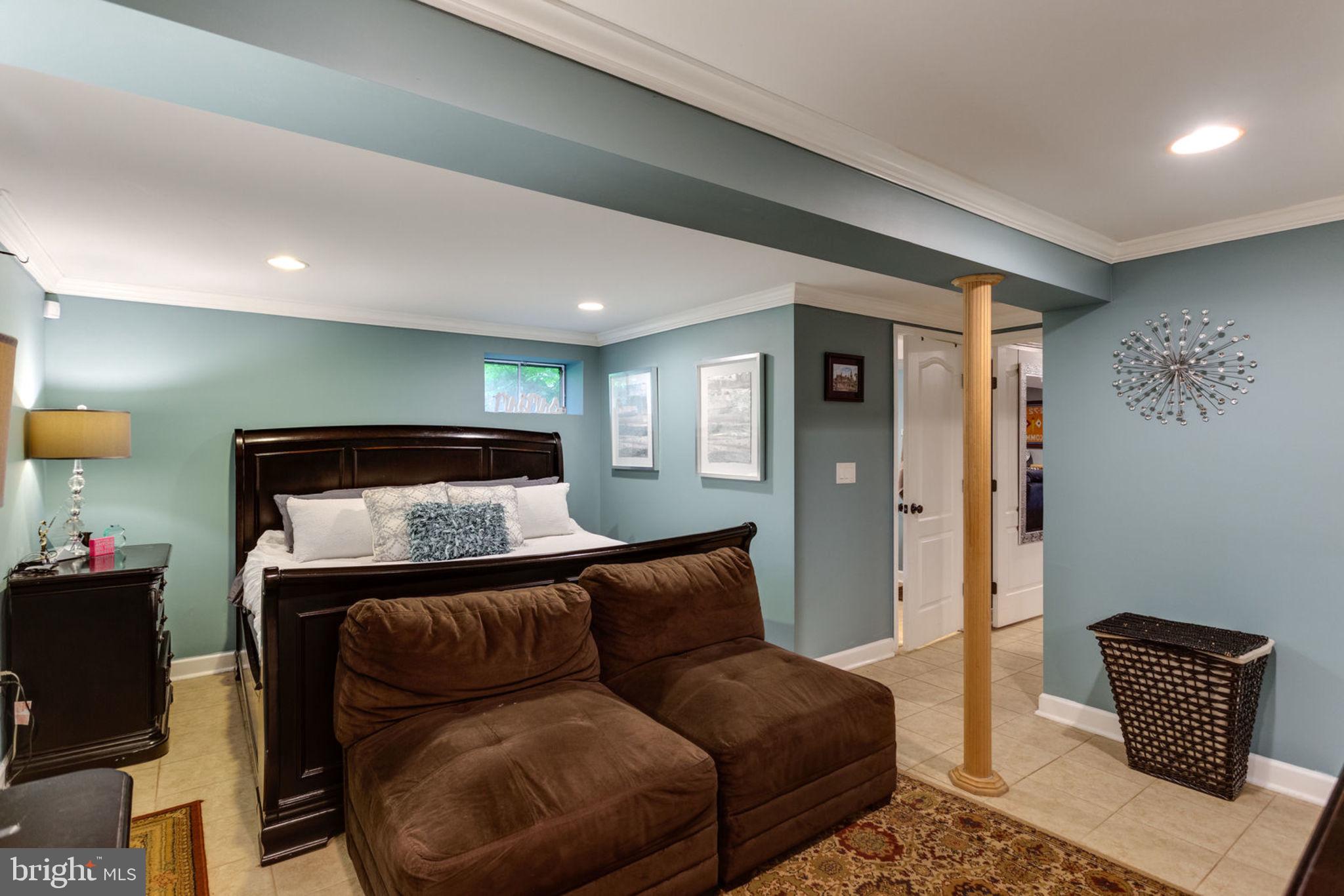 BOULEVARD MANOR - Residential Lease