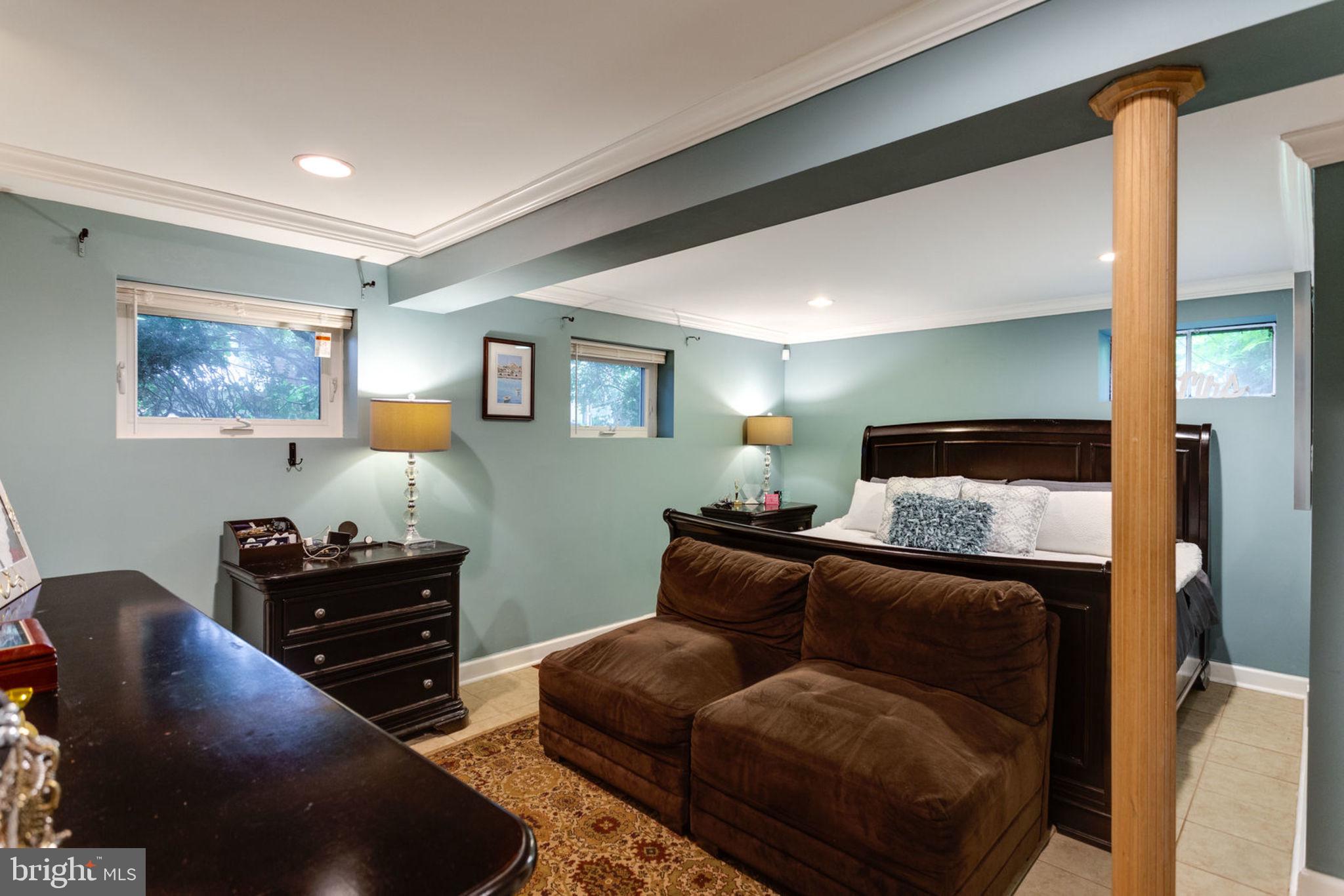 BOULEVARD MANOR - Residential Lease