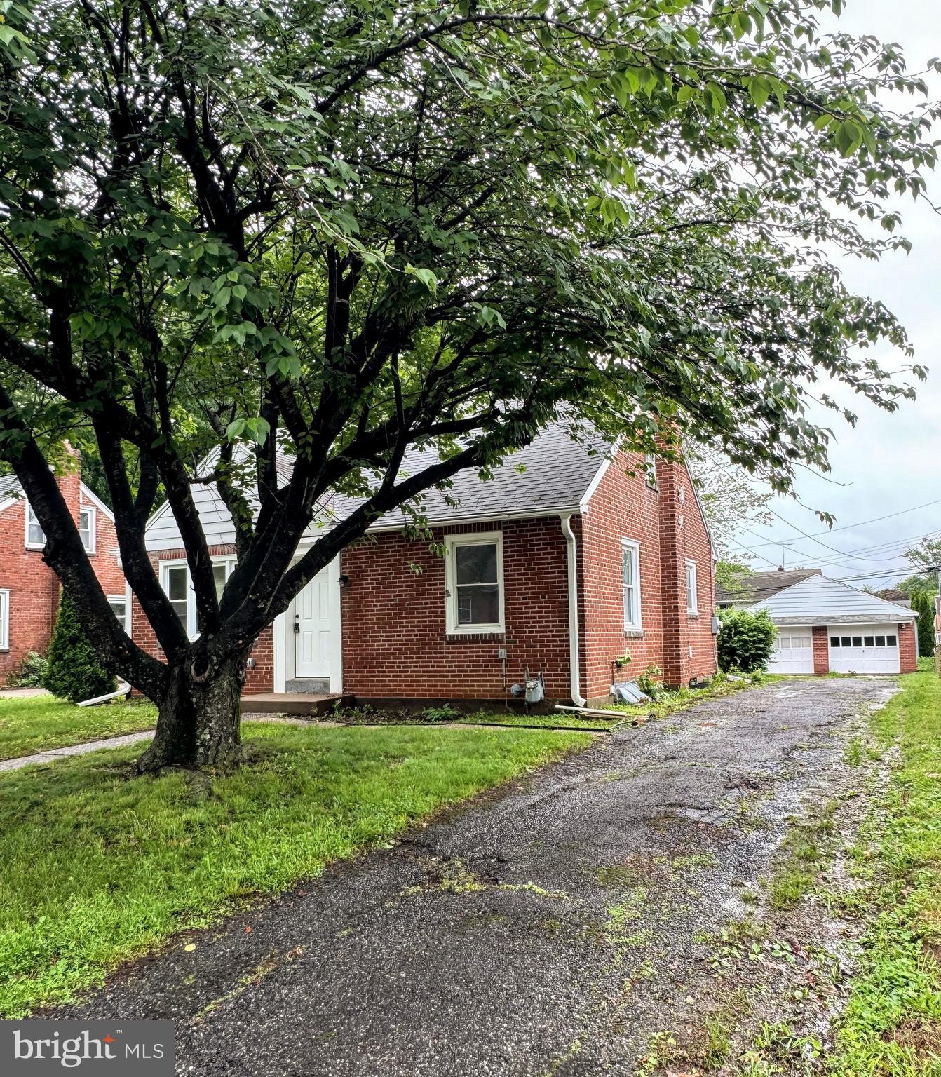 201 W WAYNE AVENUE
