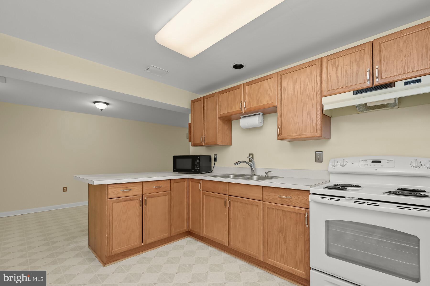 FOUR SEASONS ESTATES - Residential