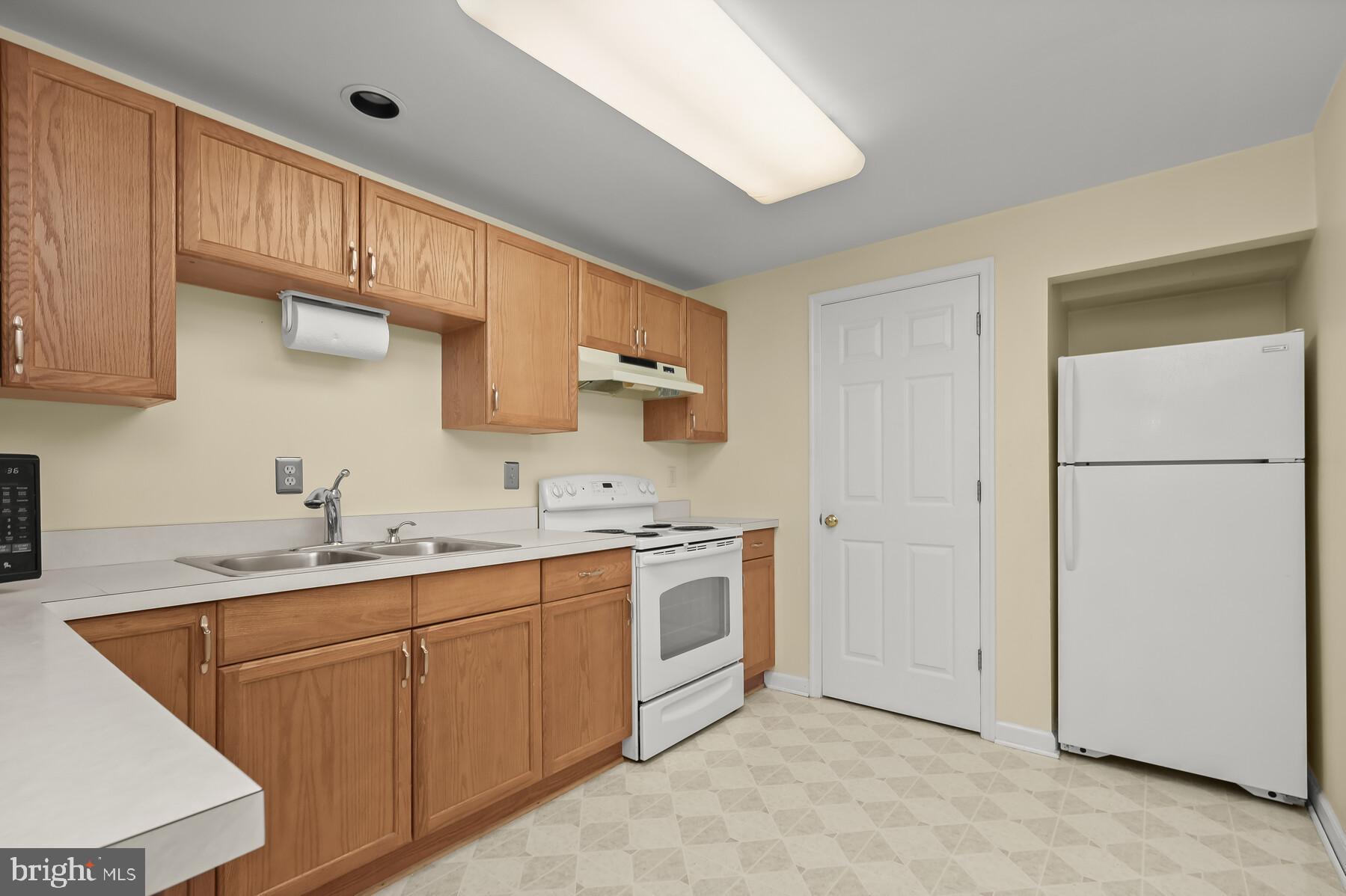 FOUR SEASONS ESTATES - Residential