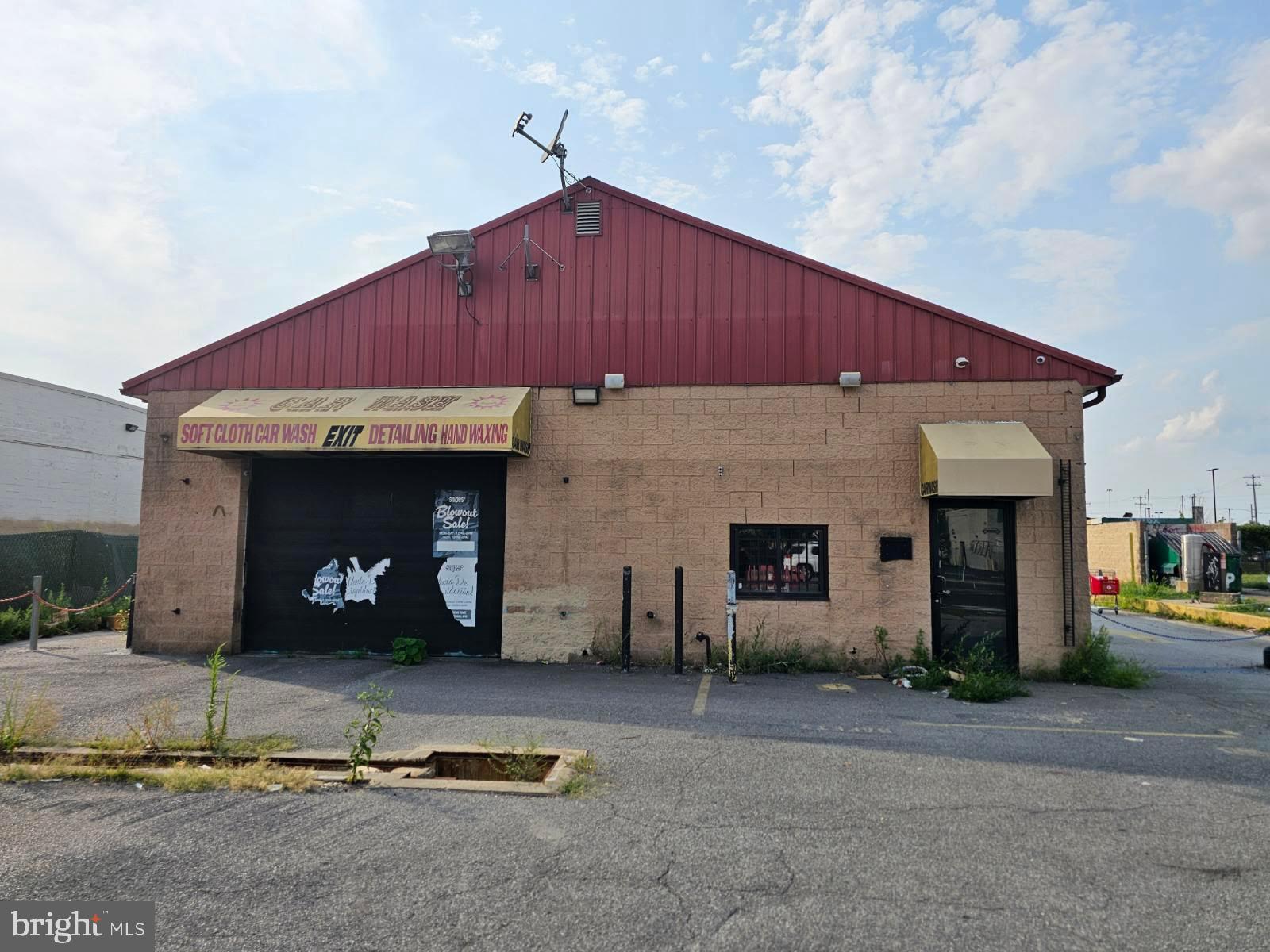 Amazing opportunity to own a commercially zoned spacious building for your next business venture! Previously an automatic car wash until January 2022, this versatile space offers immense potential. Located on high-traffic Aramingo Ave, it’s perfect for a car wash, mechanic shop, fast food, or other business purposes. Don't miss out on this prime location!