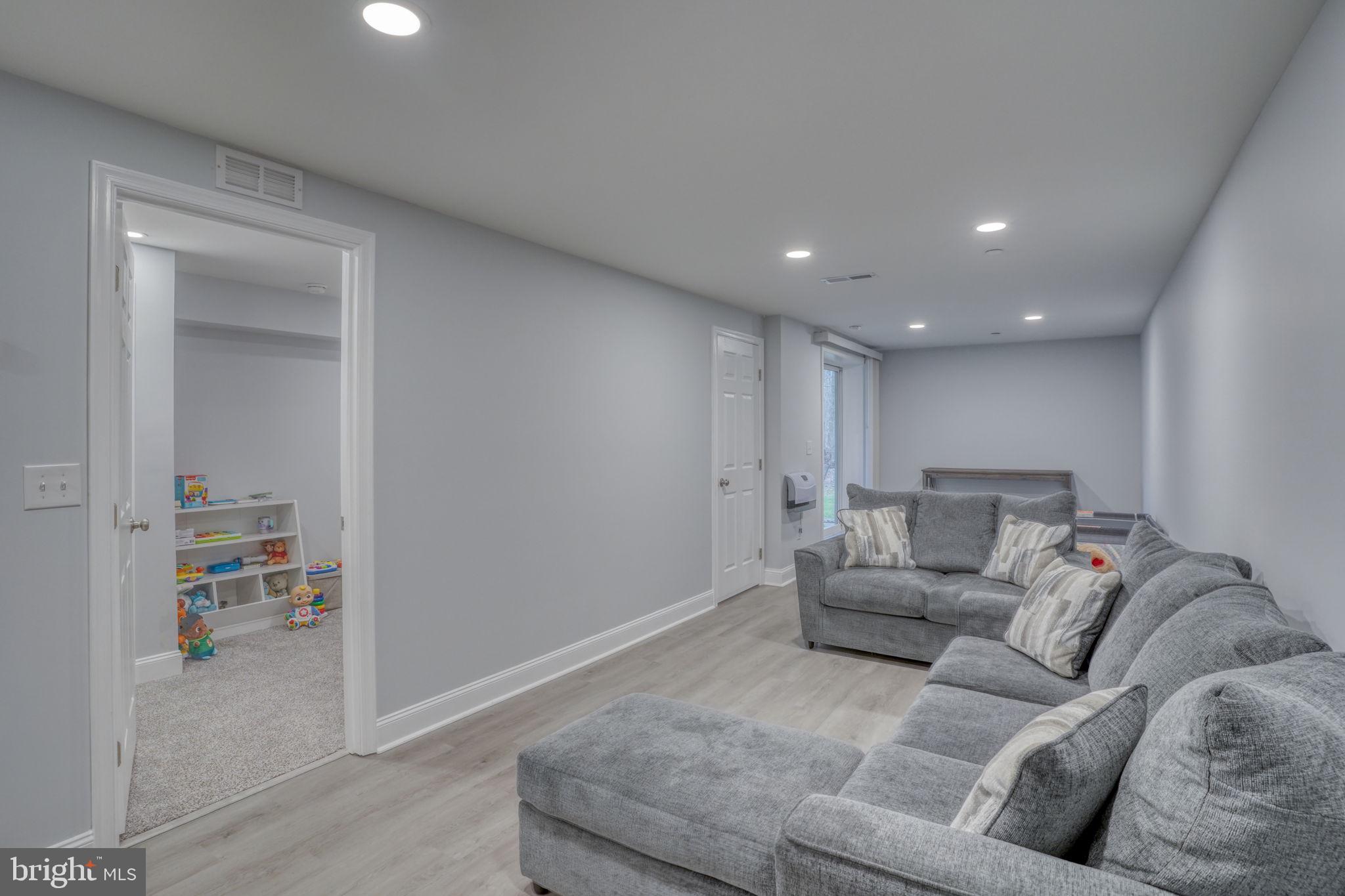 HUNTERS MILL - Residential