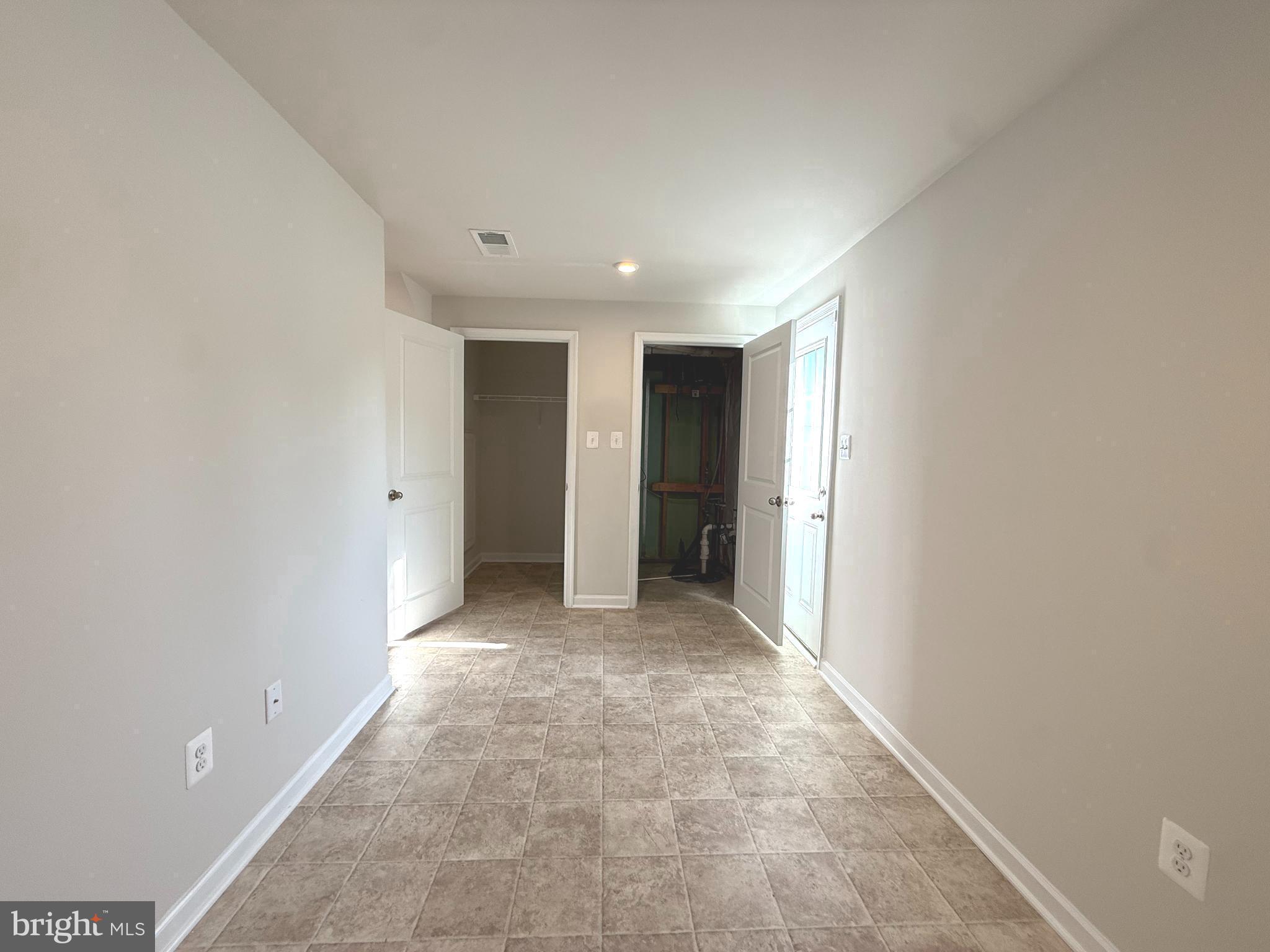 THE LAKES AT MARTINSBURG - Residential Lease