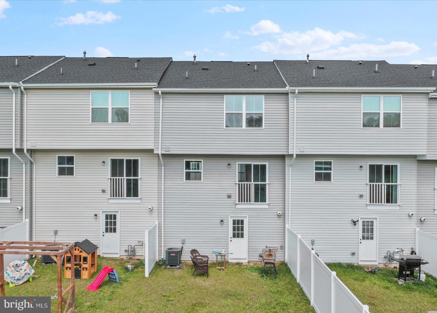 THE LAKES AT MARTINSBURG - Residential Lease