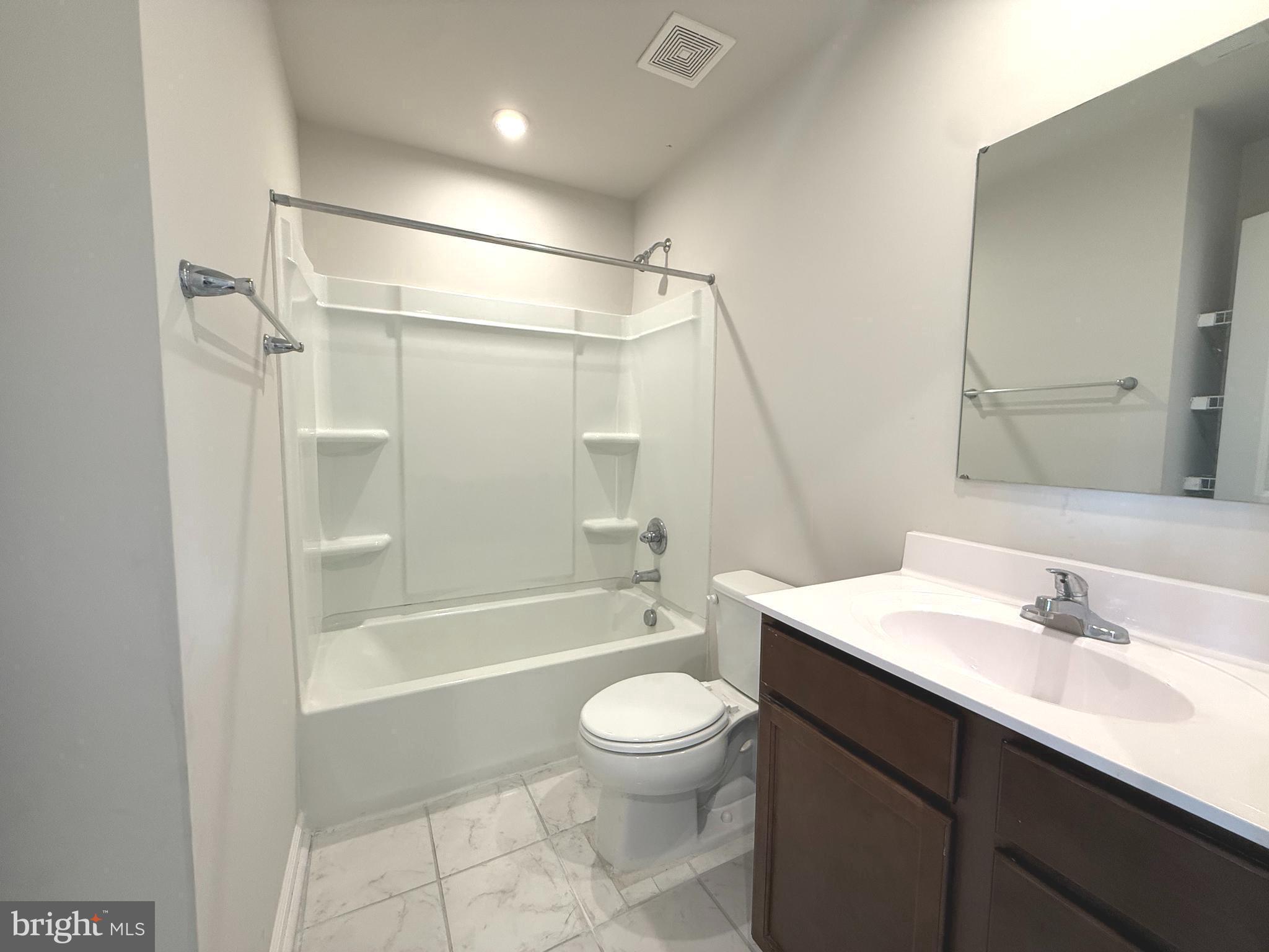 THE LAKES AT MARTINSBURG - Residential Lease