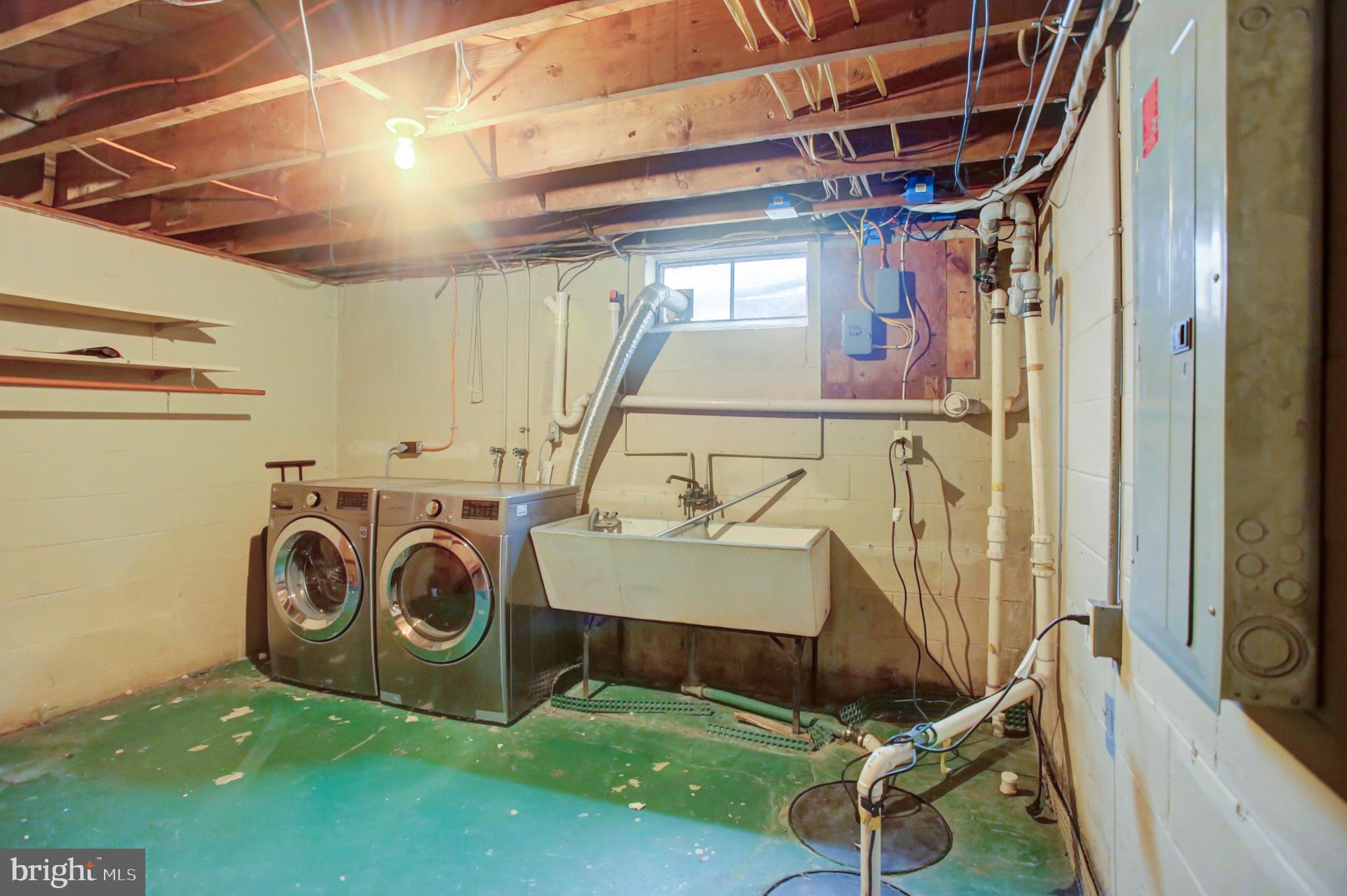 TAMMANY MANOR - Residential