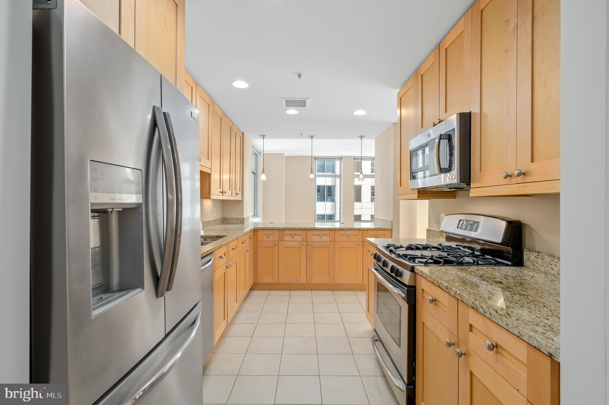 MIDTOWN AT RESTON TOWN CENTER - Residential