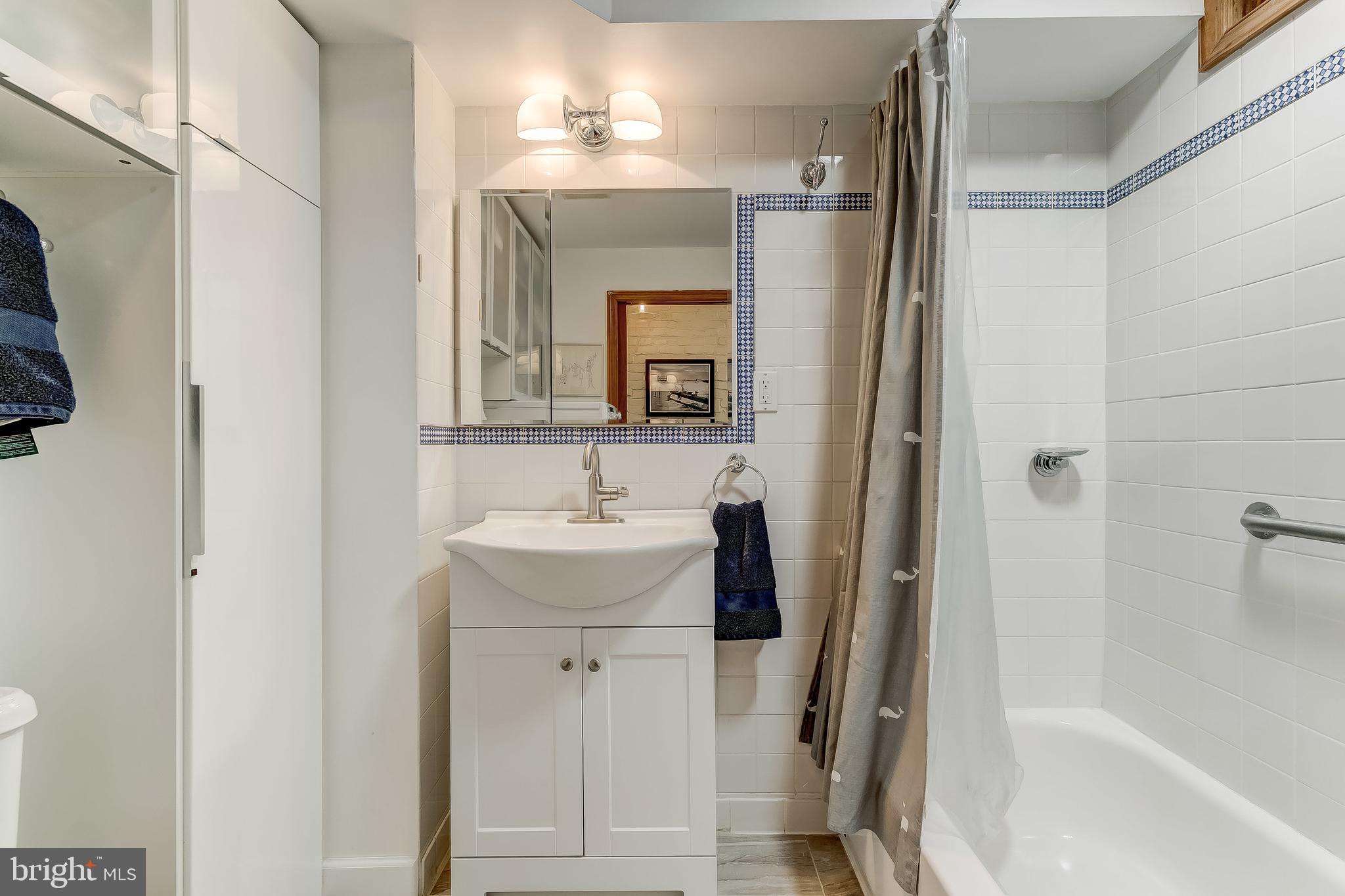 LOCUST POINT - Residential