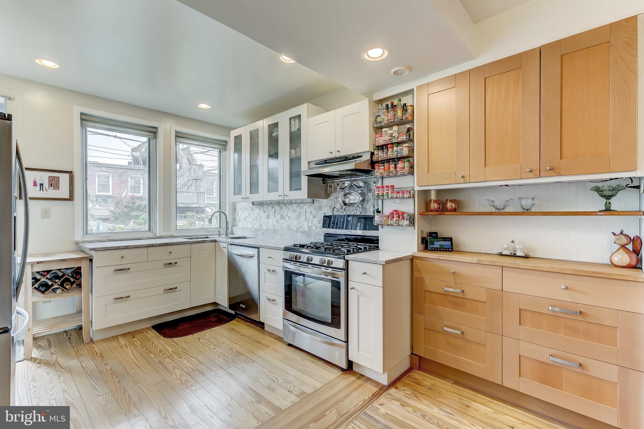 LOCUST POINT - Residential