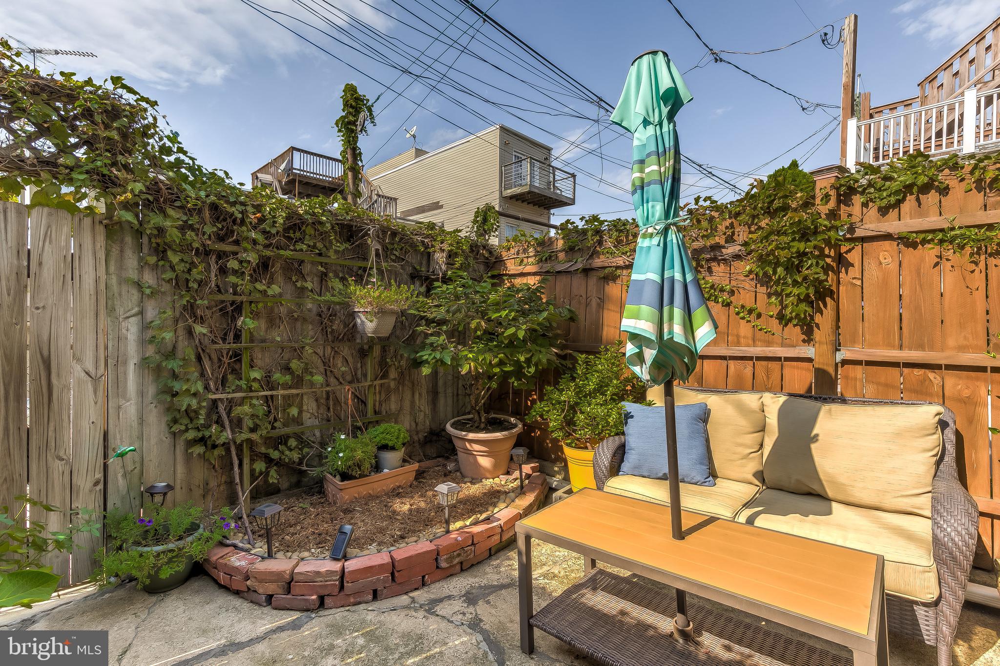 LOCUST POINT - Residential