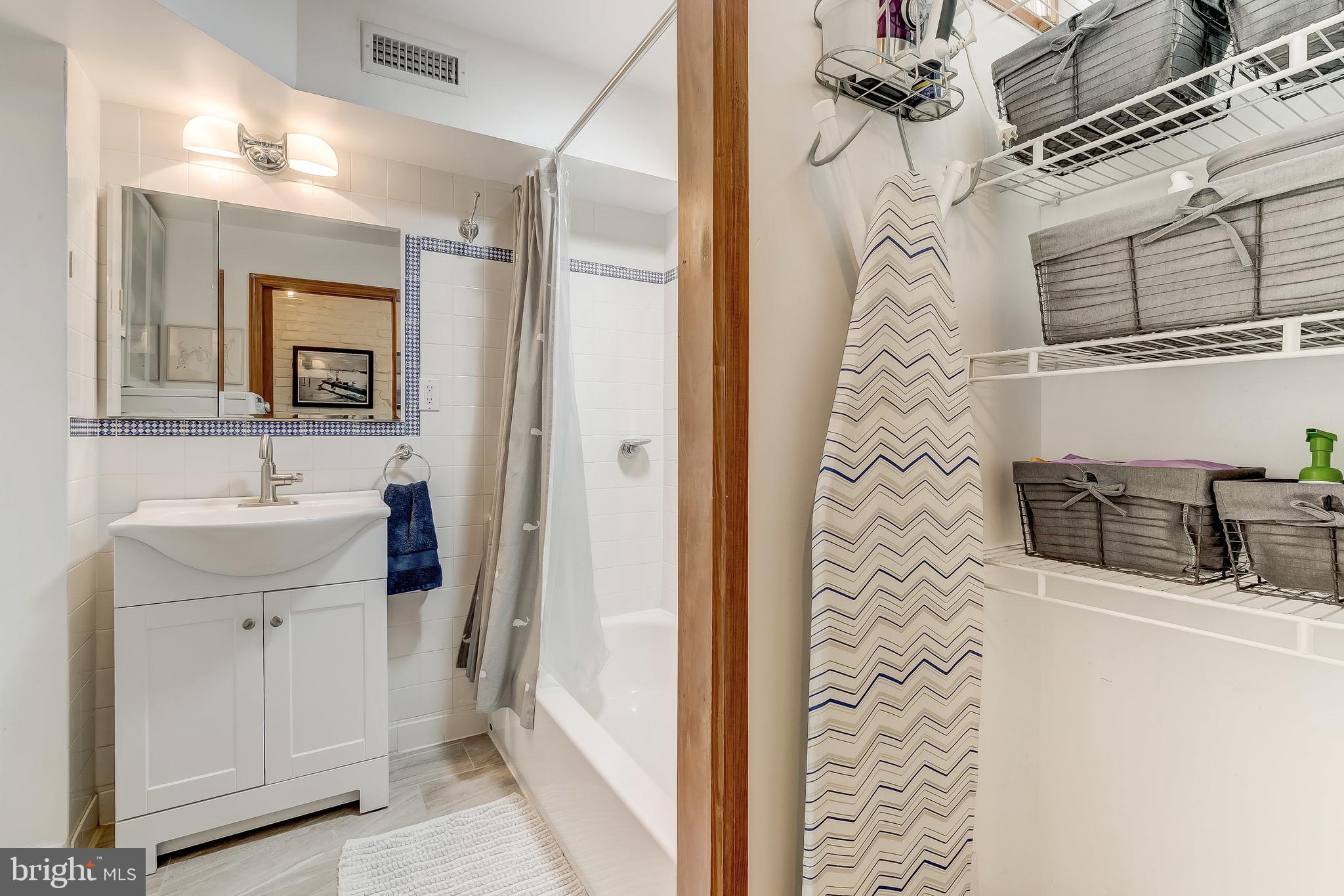 LOCUST POINT - Residential