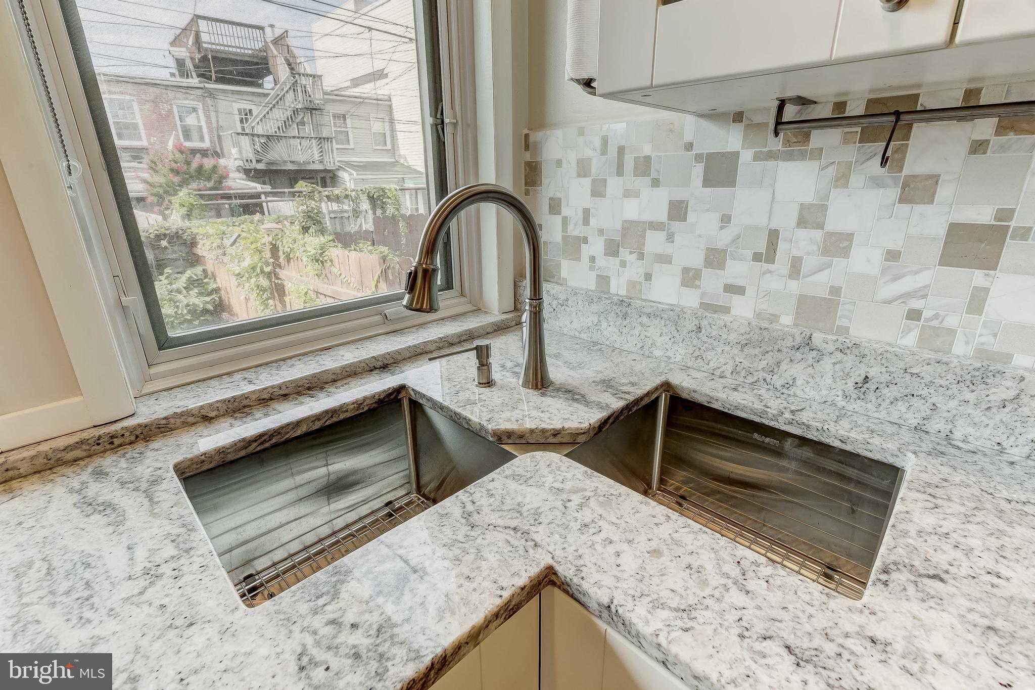 LOCUST POINT - Residential