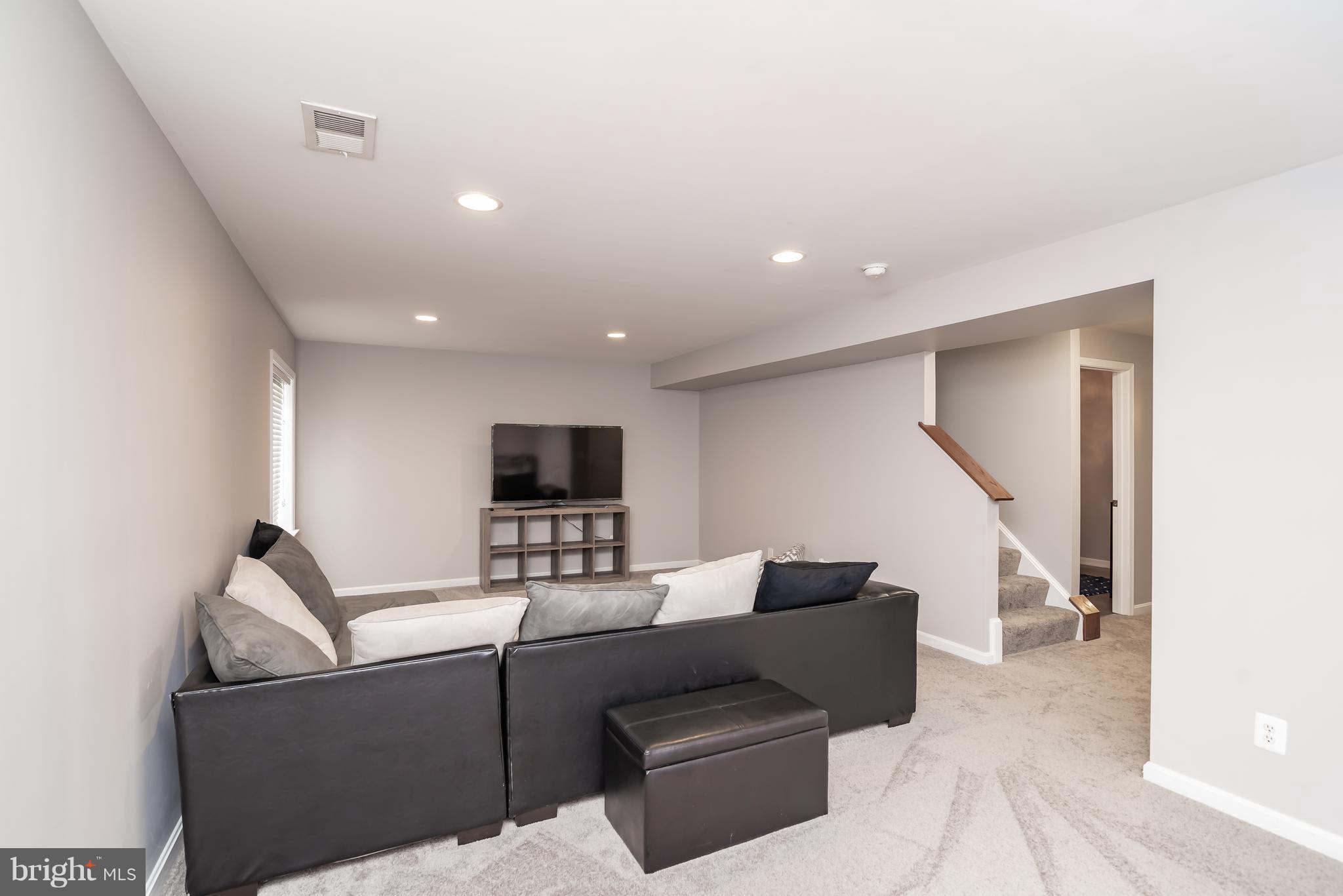 LADYSMITH VILLAGE - Residential