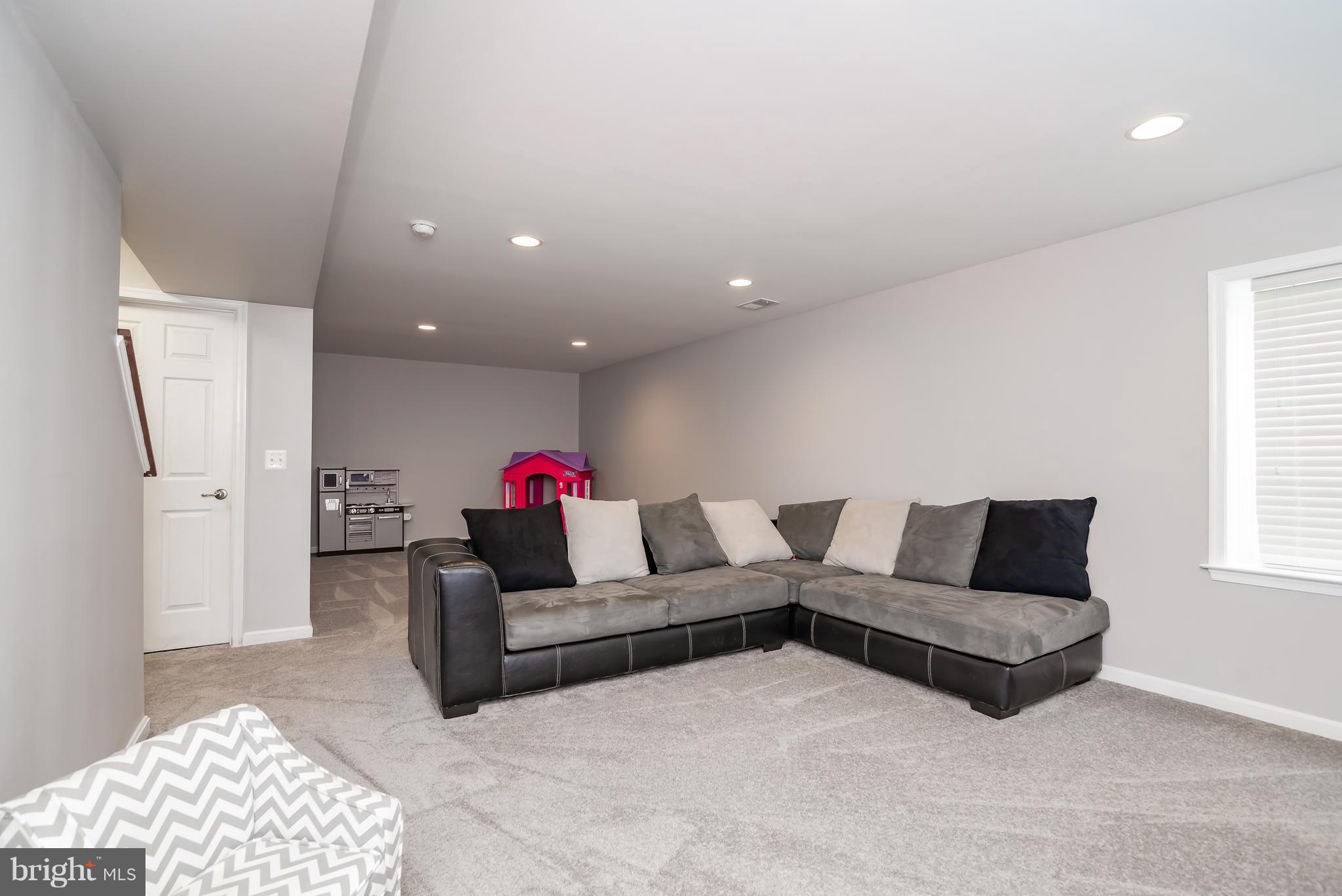 LADYSMITH VILLAGE - Residential