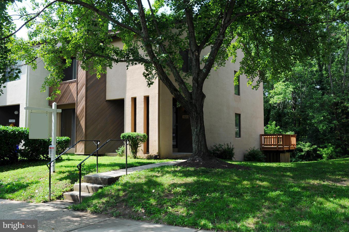 TOWN CENTER - Residential Lease