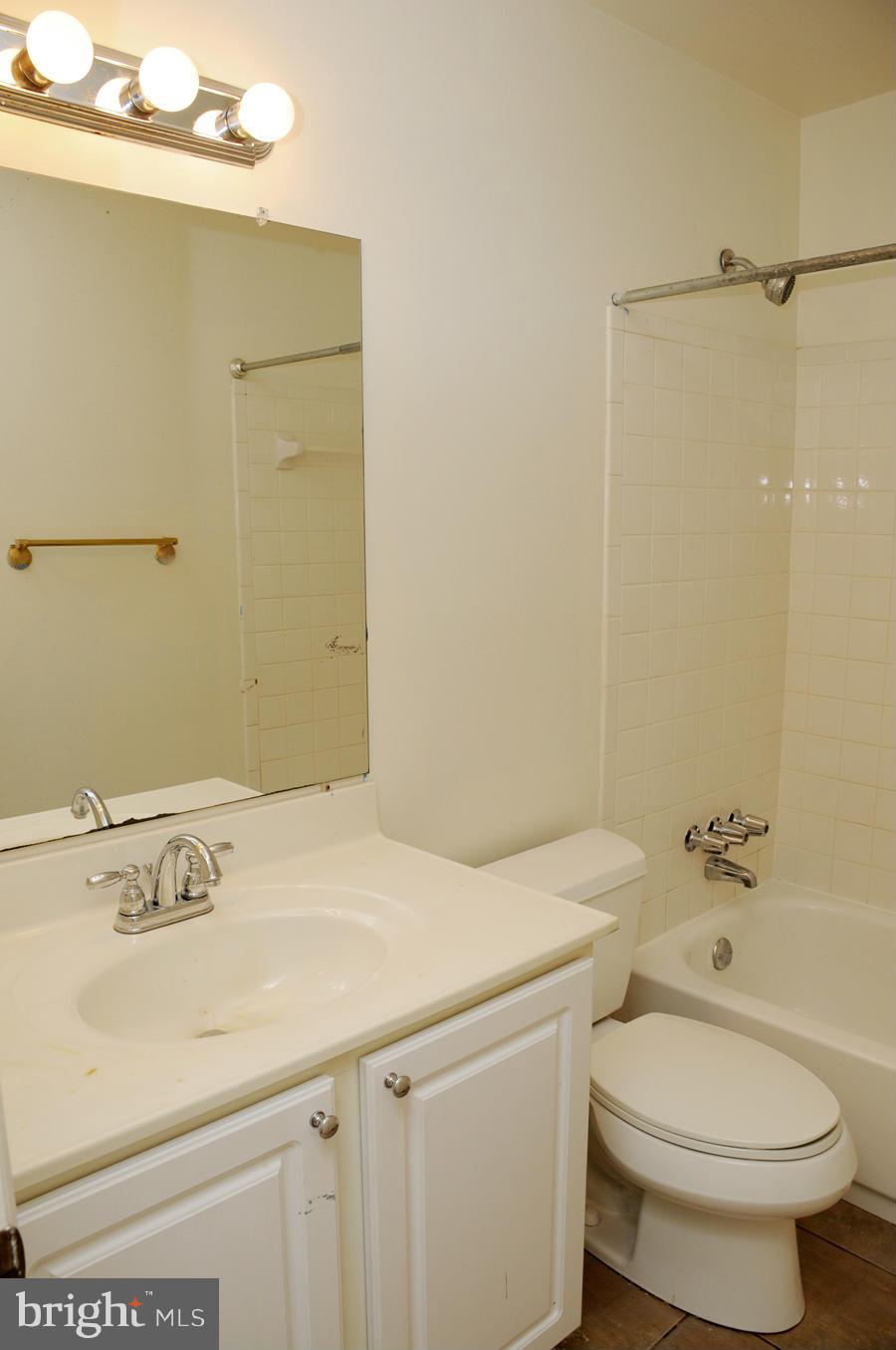 TOWN CENTER - Residential Lease