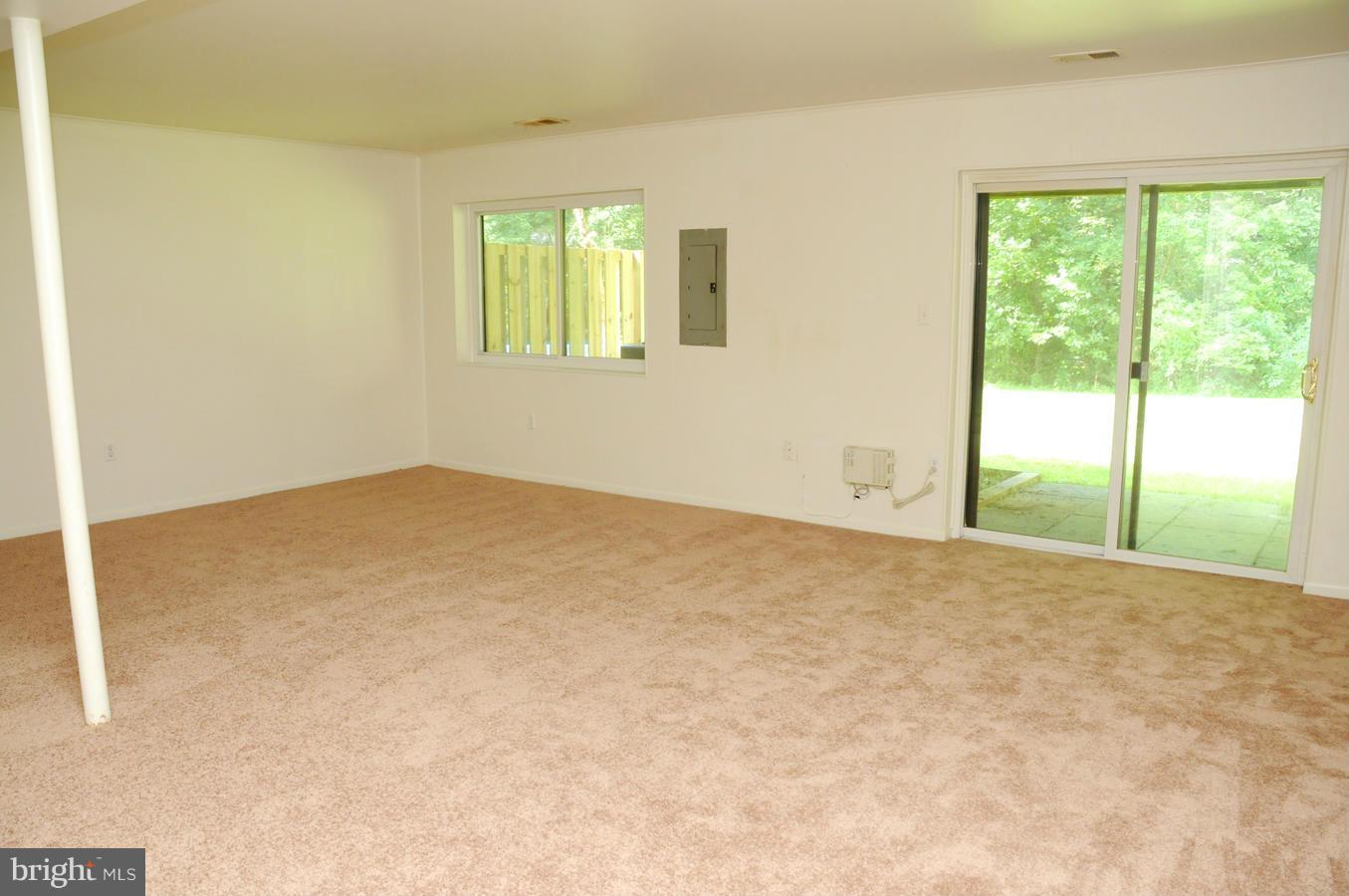 TOWN CENTER - Residential Lease