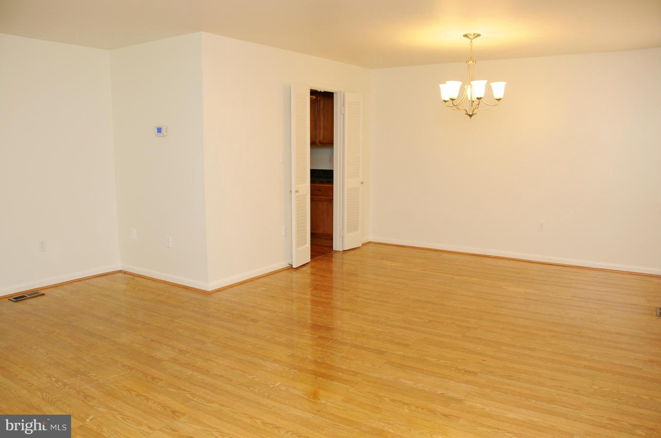 TOWN CENTER - Residential Lease