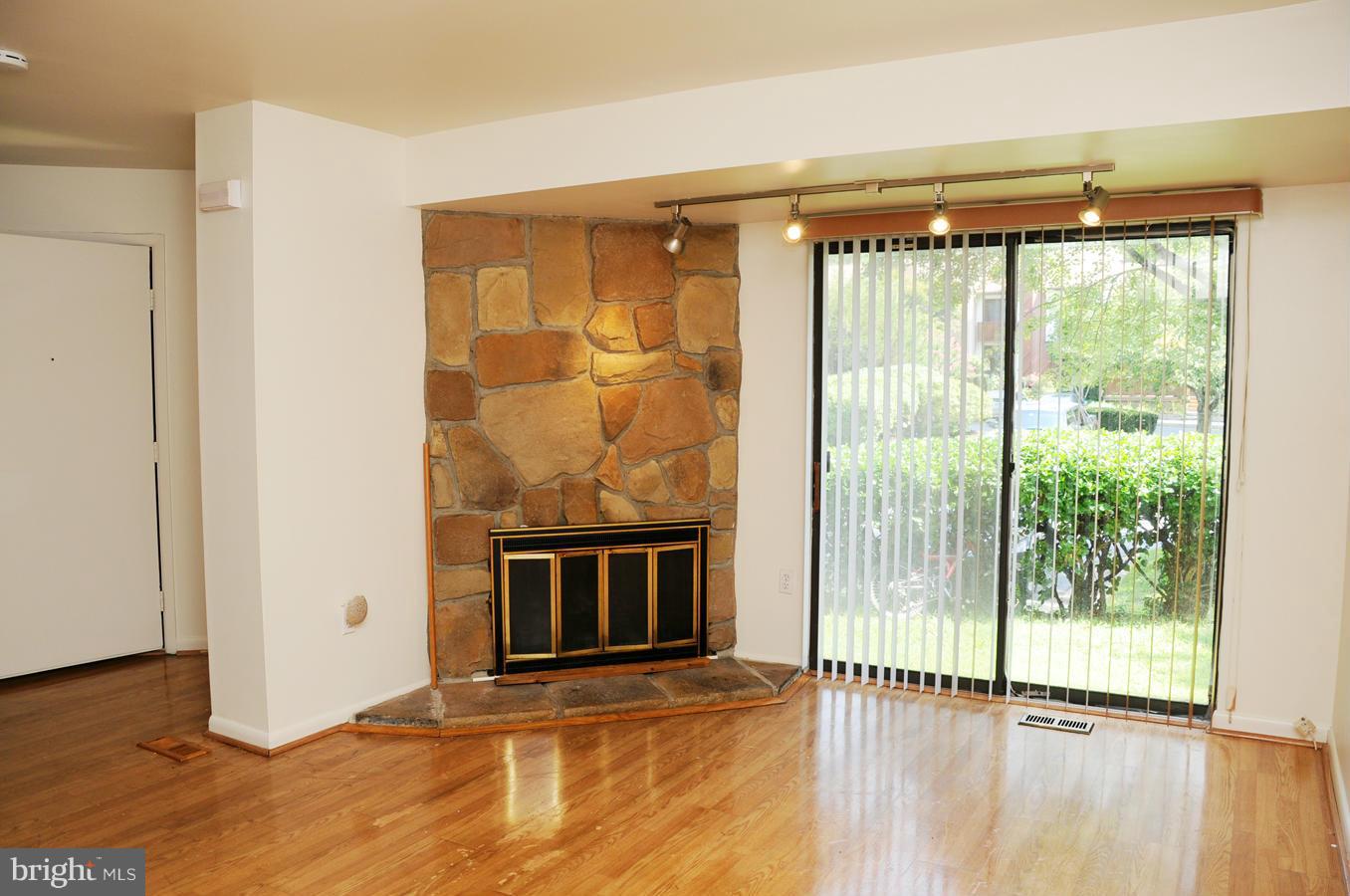 TOWN CENTER - Residential Lease