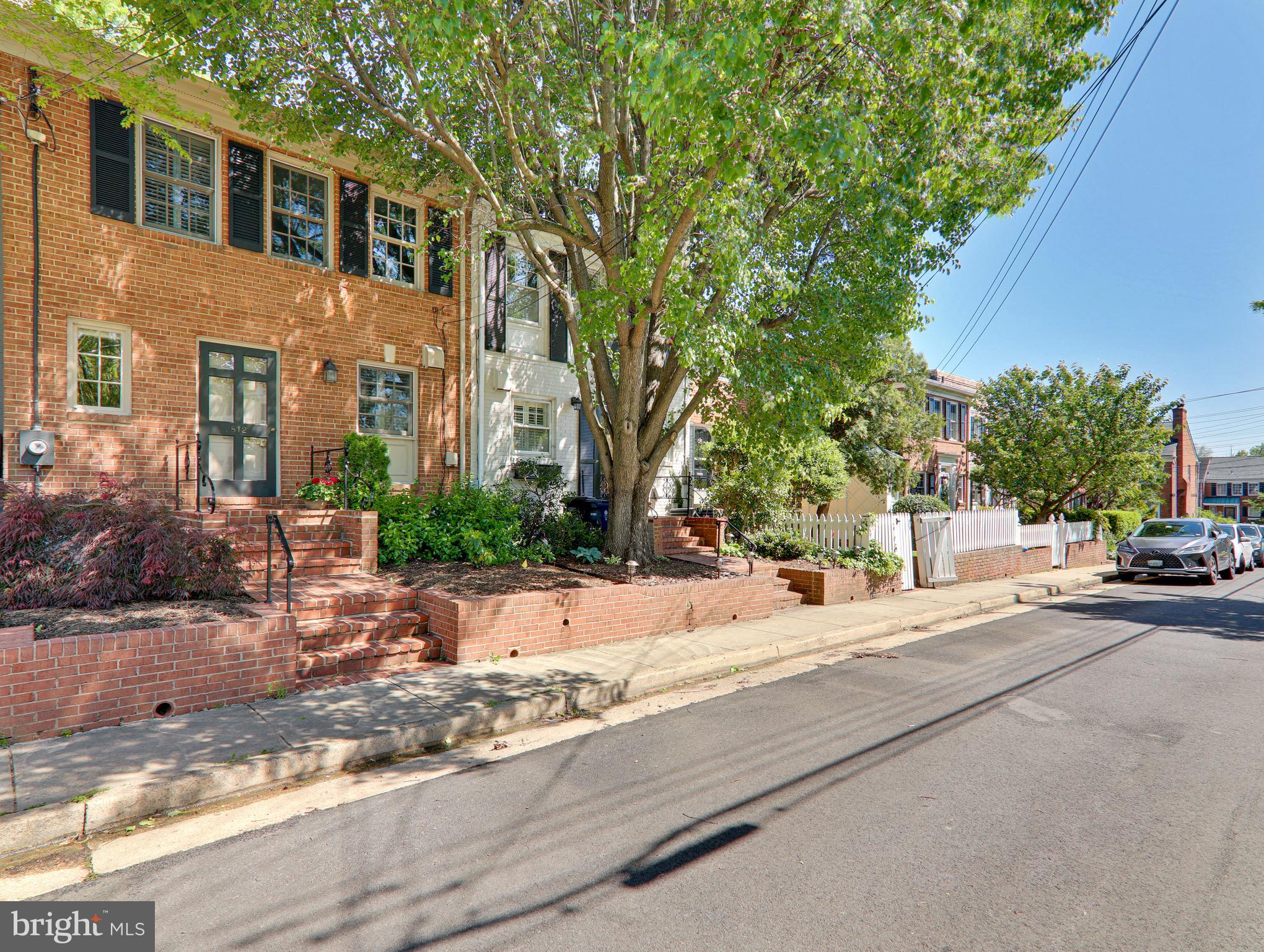 YATES GARDENS - Residential Lease