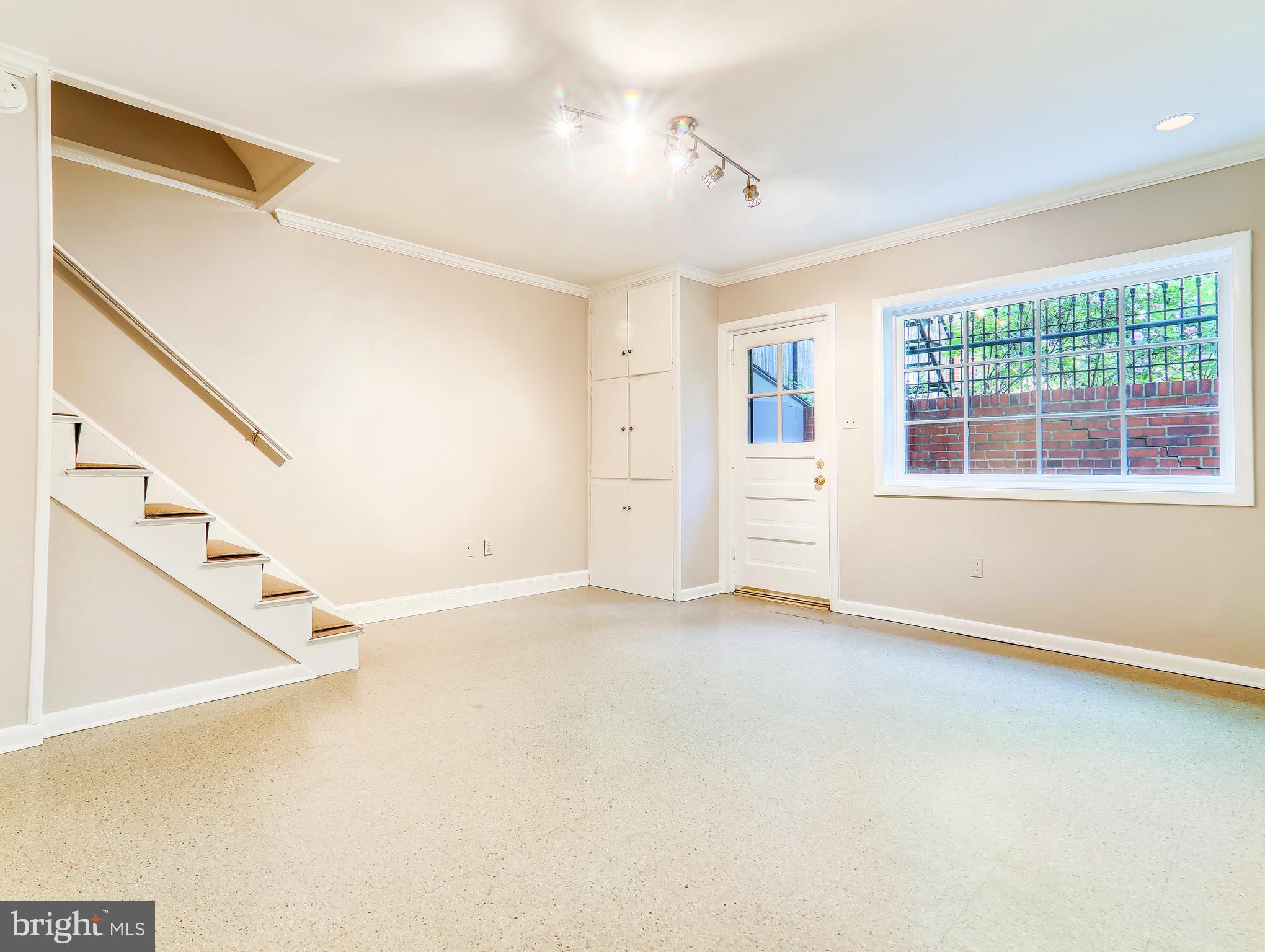 YATES GARDENS - Residential Lease