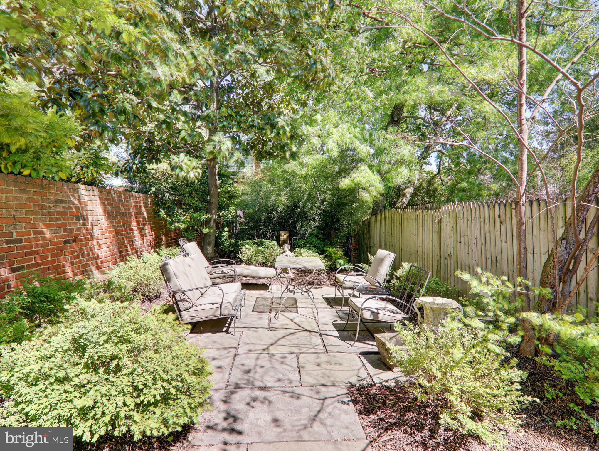 YATES GARDENS - Residential Lease