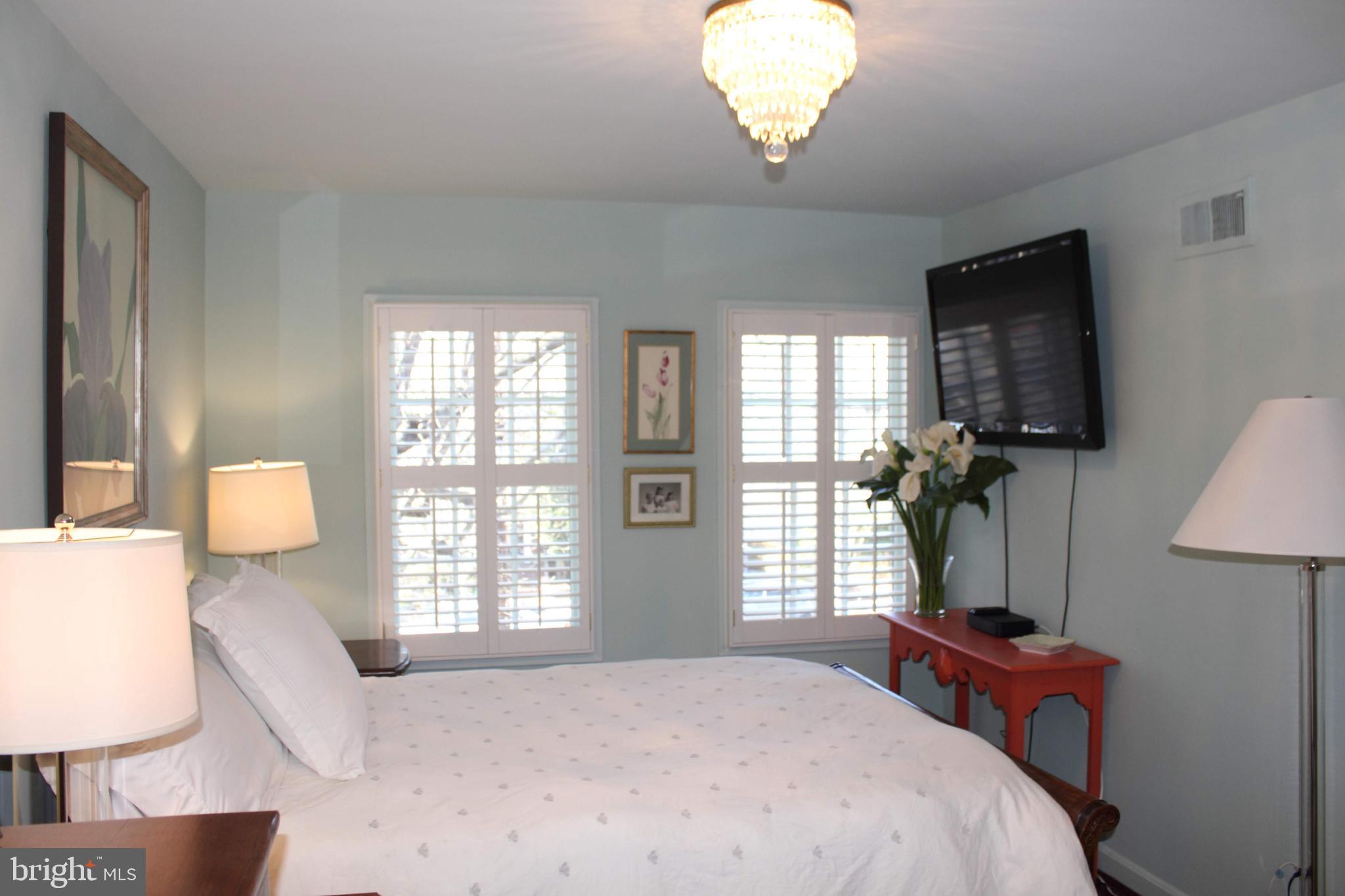 YATES GARDENS - Residential Lease