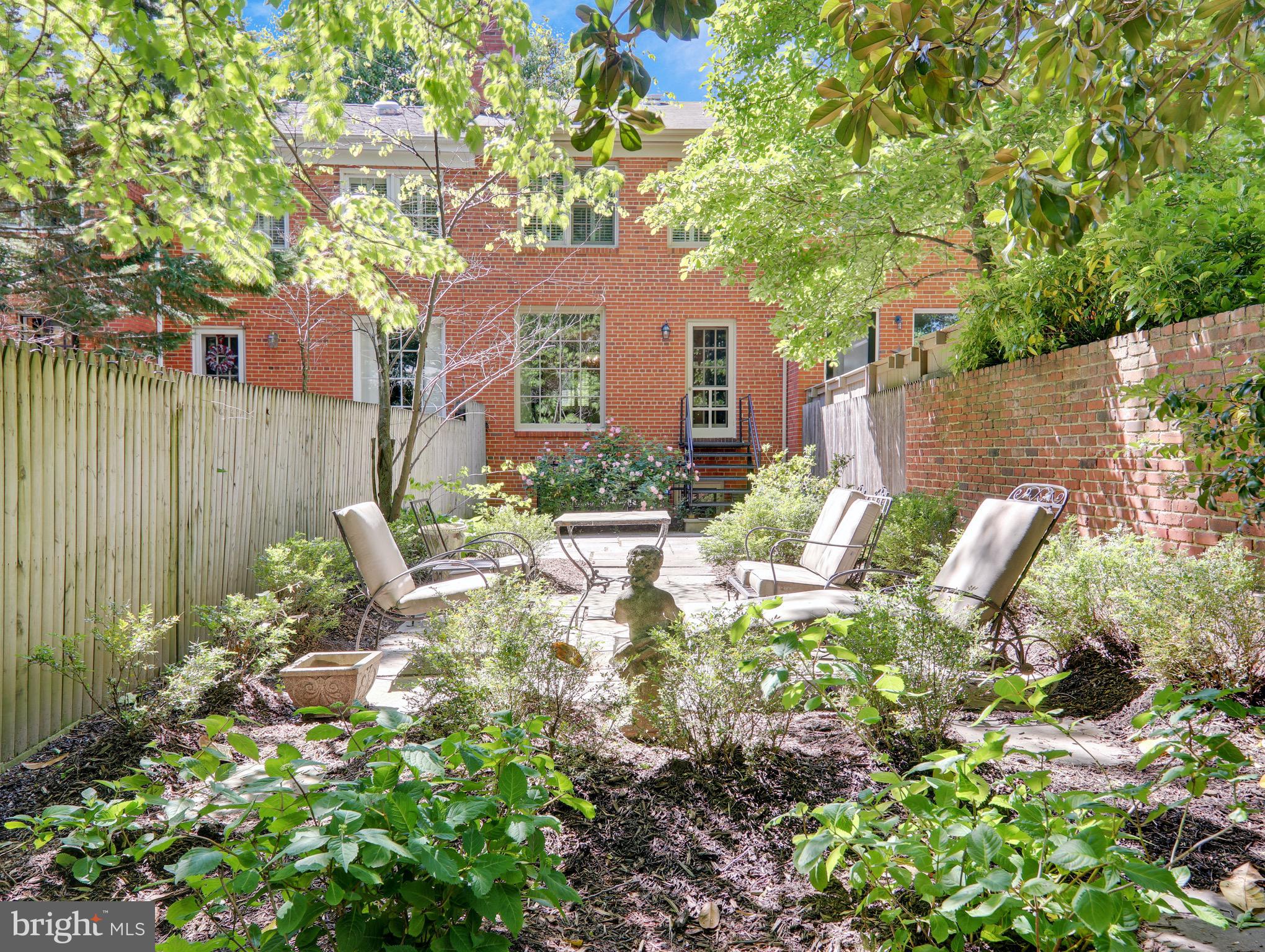 YATES GARDENS - Residential Lease