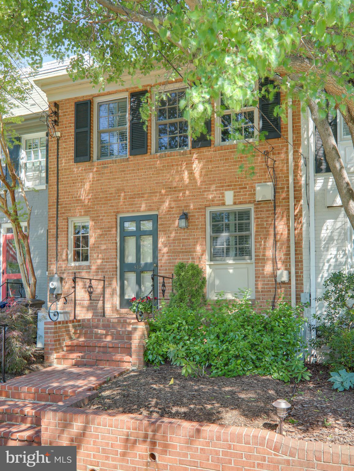 YATES GARDENS - Residential Lease