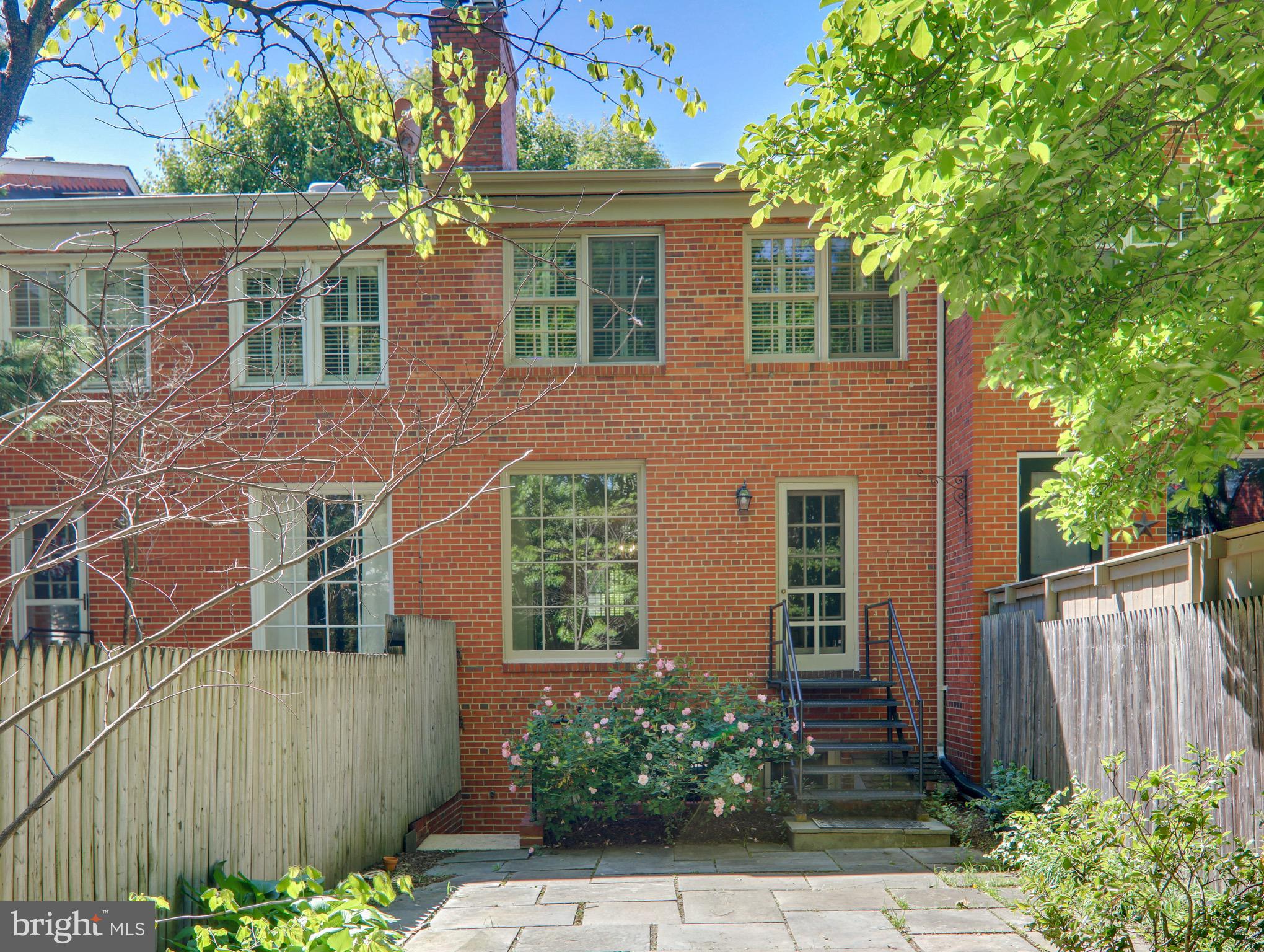 YATES GARDENS - Residential Lease