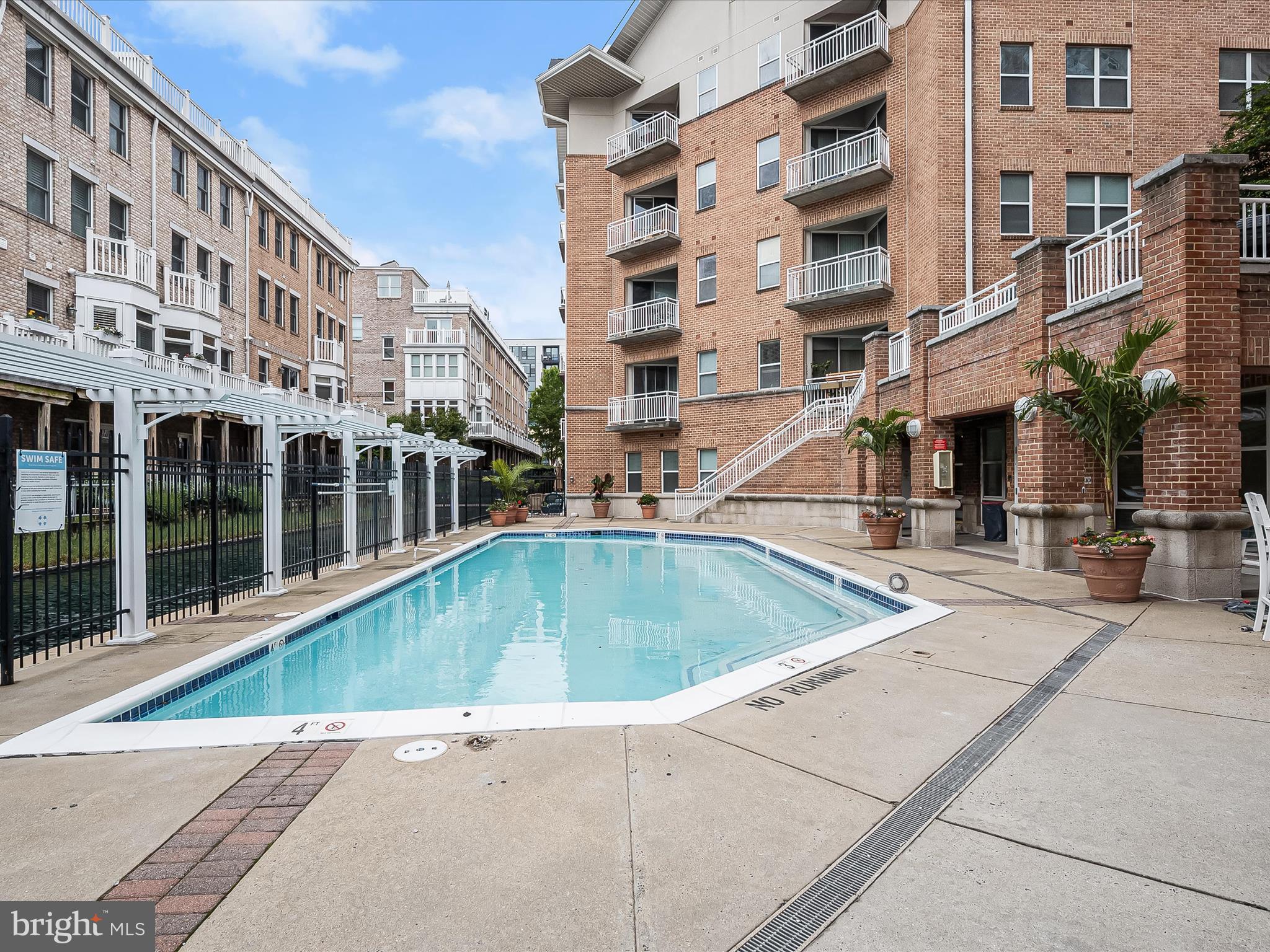 PIERSIDE AT HARBORVIEW - Residential