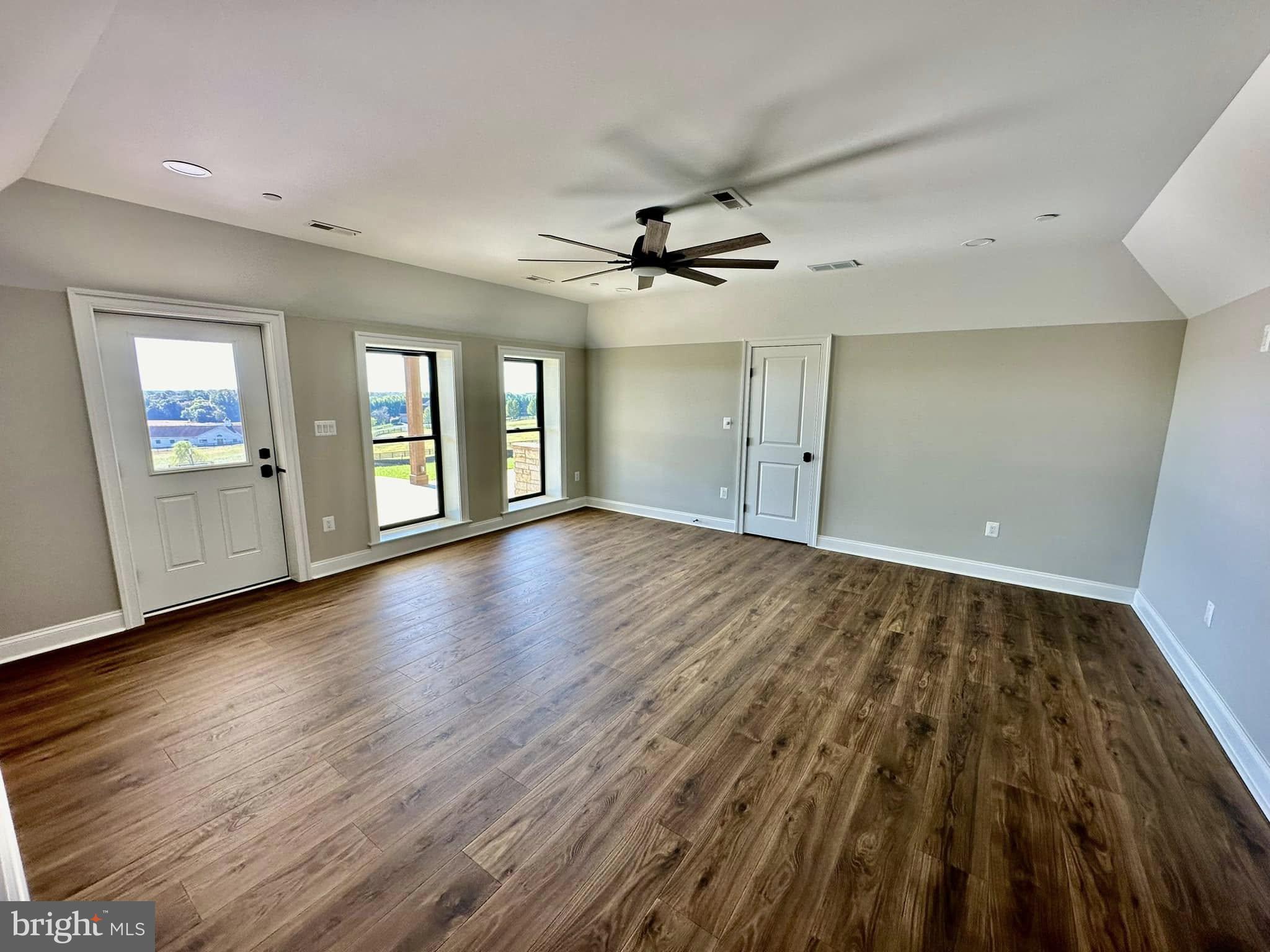 SUNSET POINTE - Residential