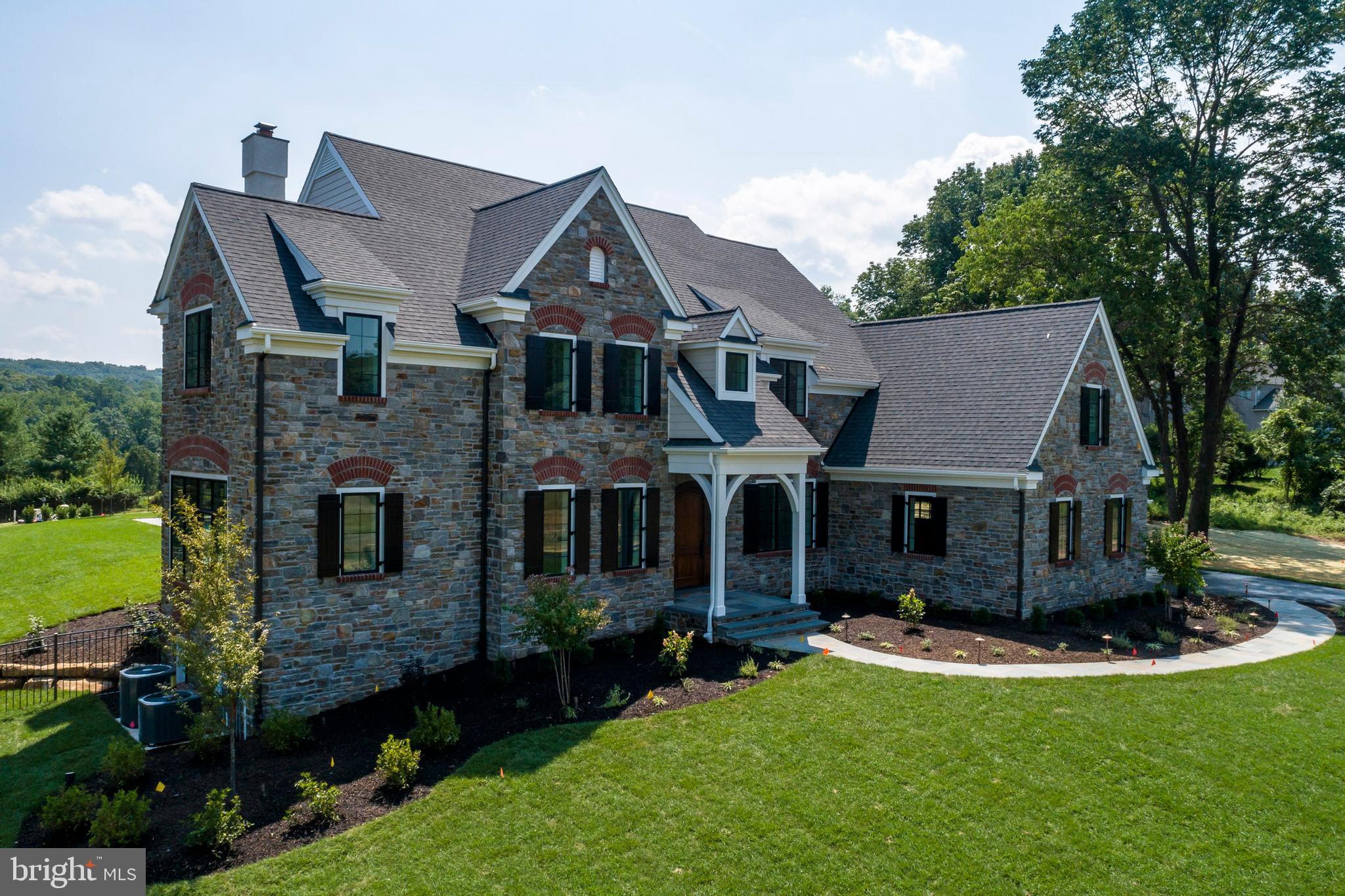 ESTATES AT HOWELL RIDGE - Residential