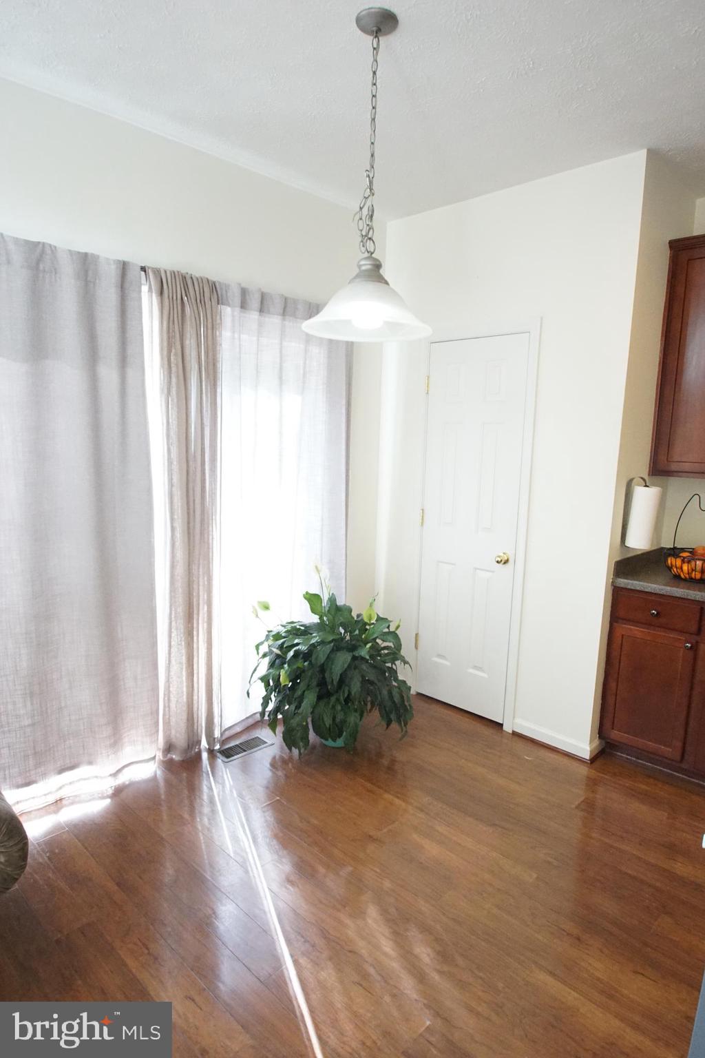 HOLLY WOODS - Residential