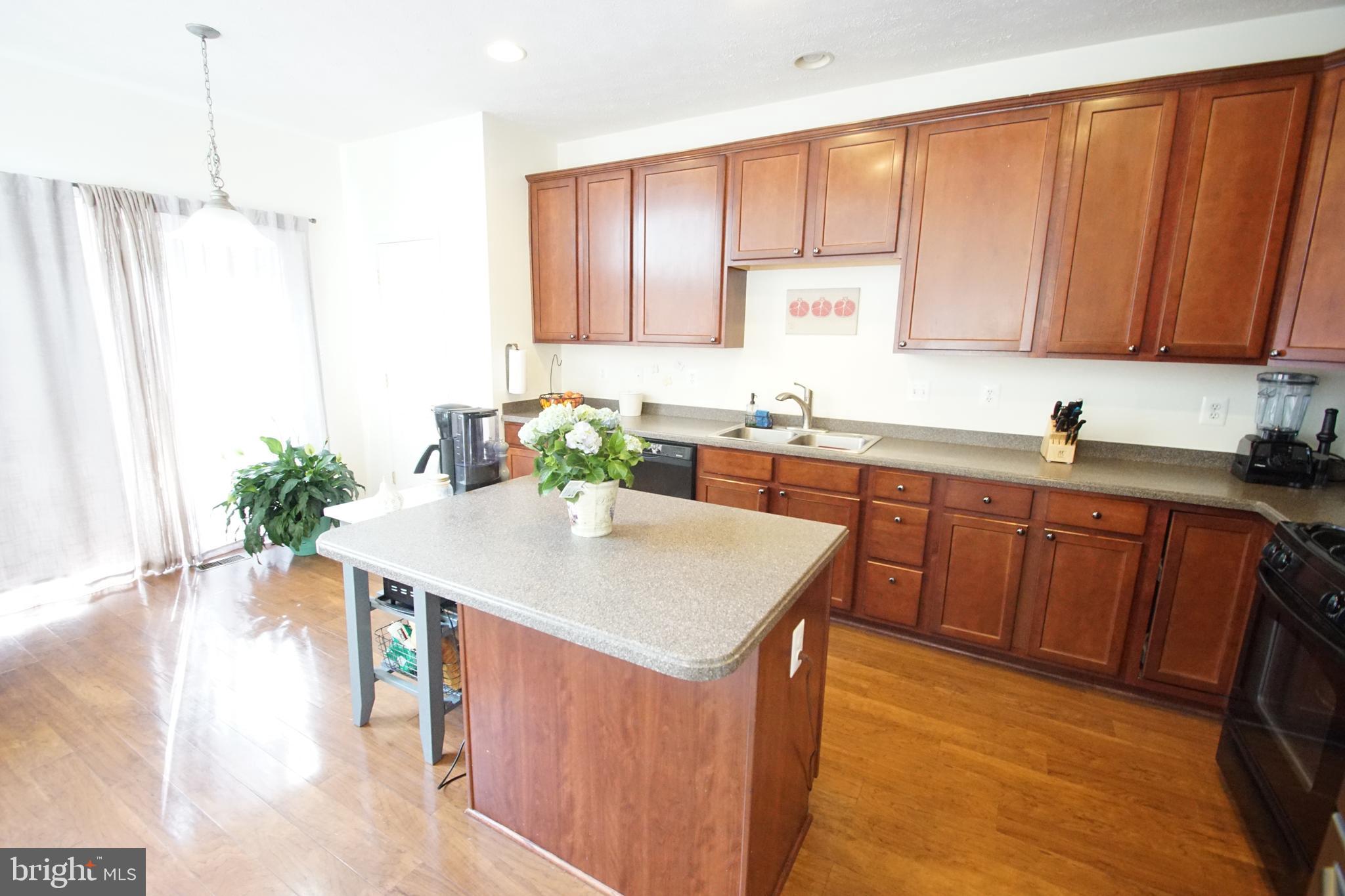 HOLLY WOODS - Residential