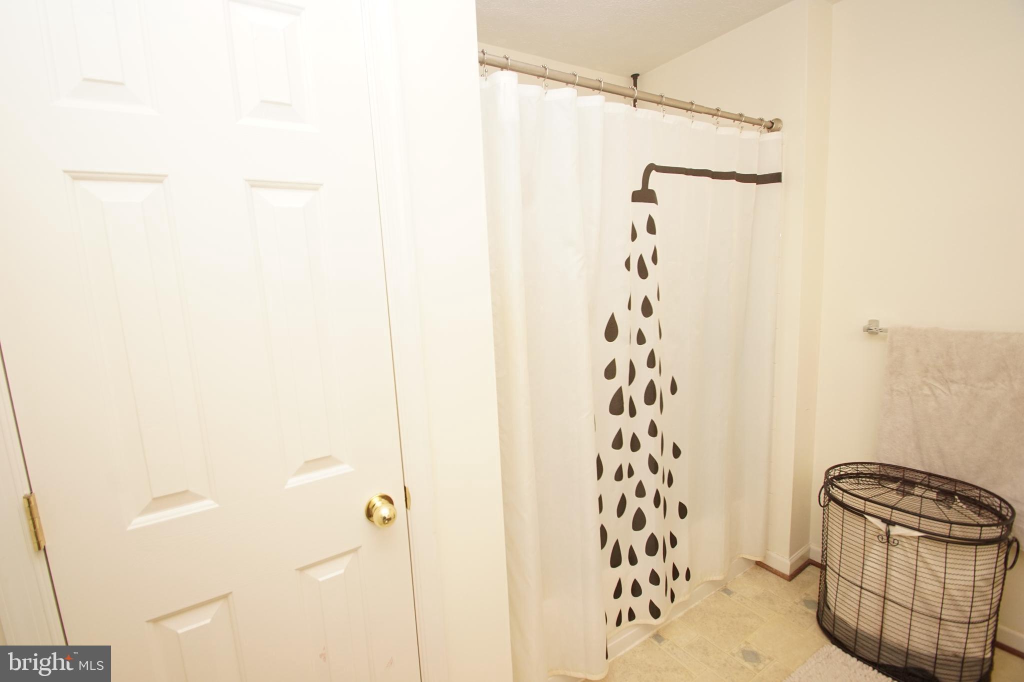 HOLLY WOODS - Residential