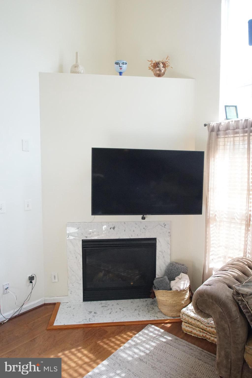 HOLLY WOODS - Residential