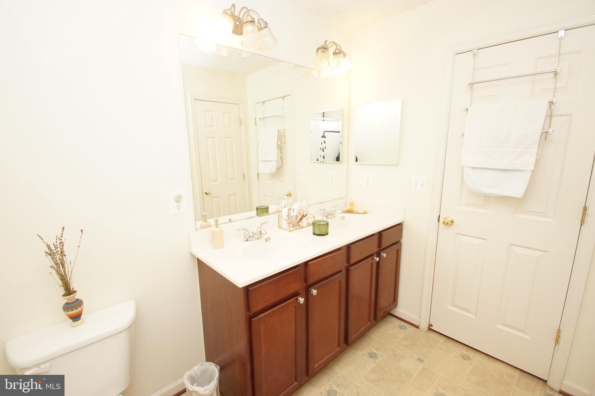 HOLLY WOODS - Residential