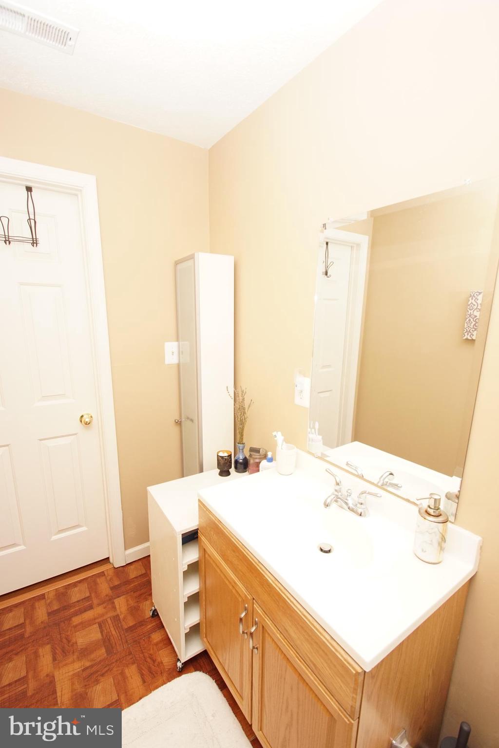 HOLLY WOODS - Residential