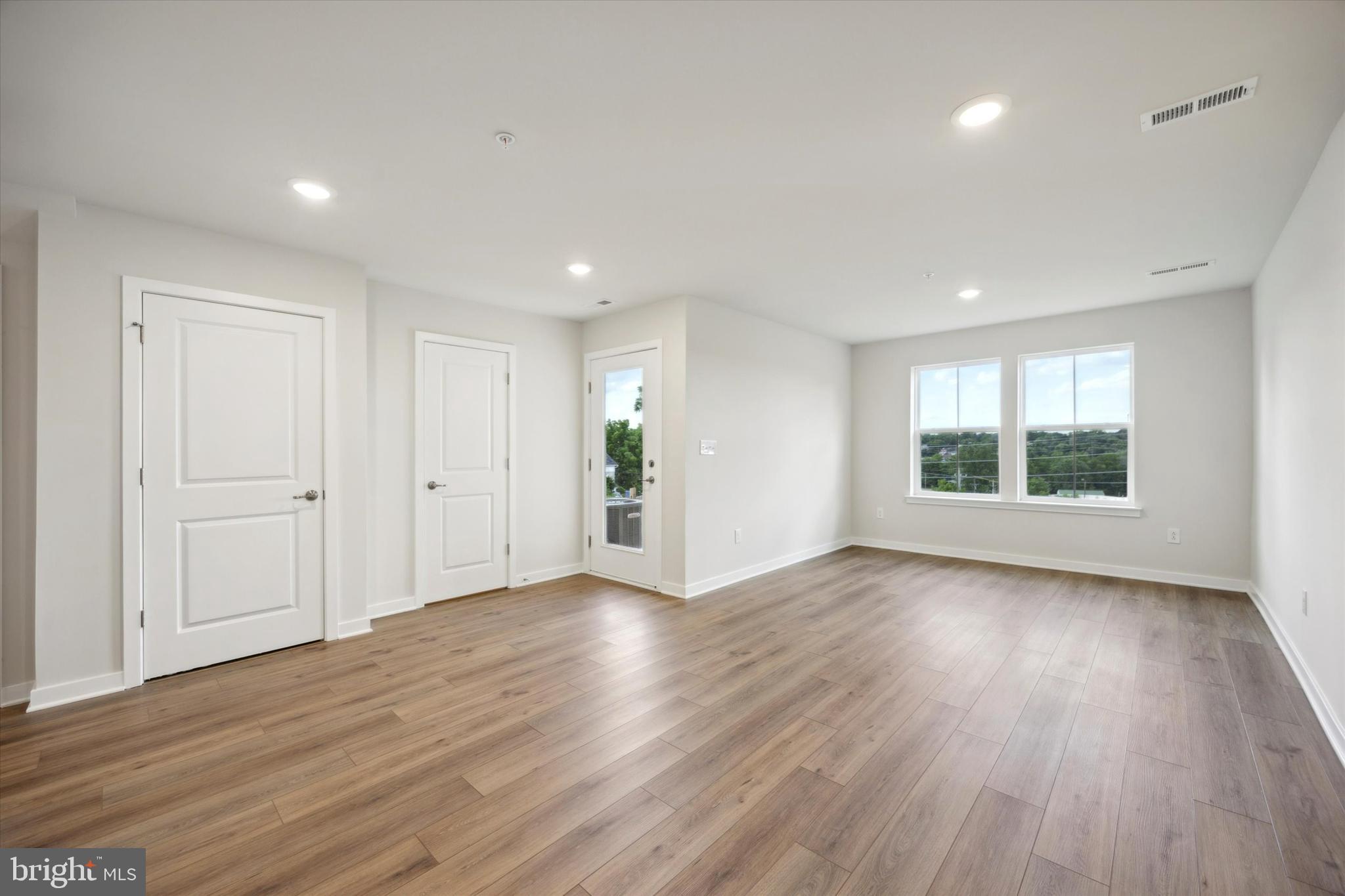 VILLAGES AT CHESTER SPRINGS - Residential Lease