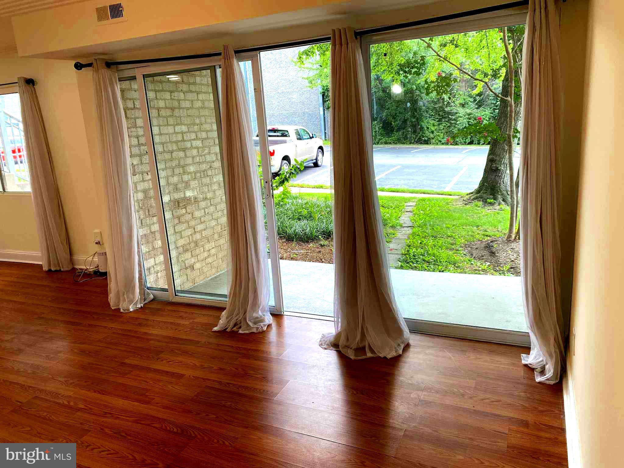 2900 KINGS CHAPEL ROAD 1
