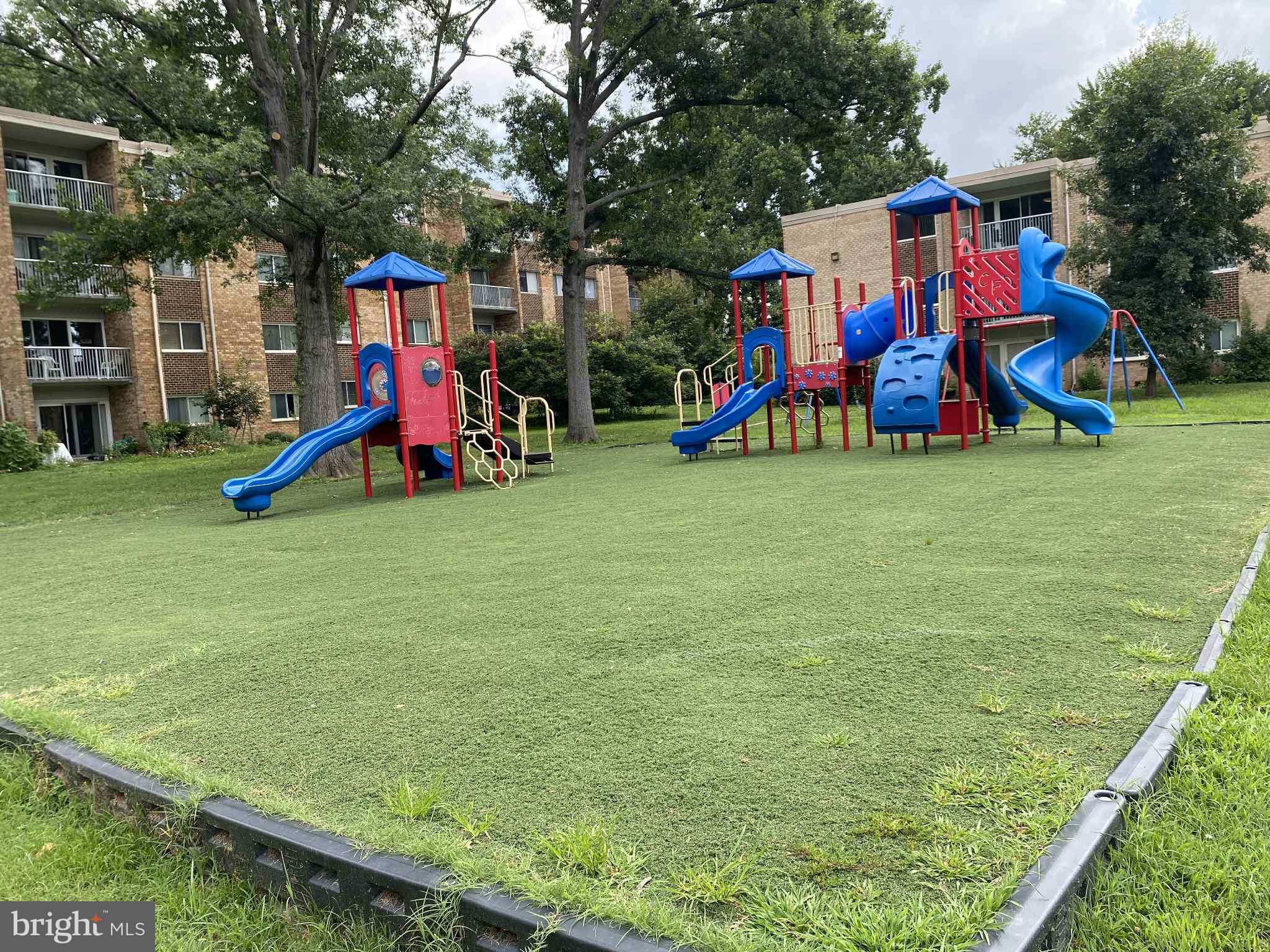 YORKTOWNE SQUARE - Residential