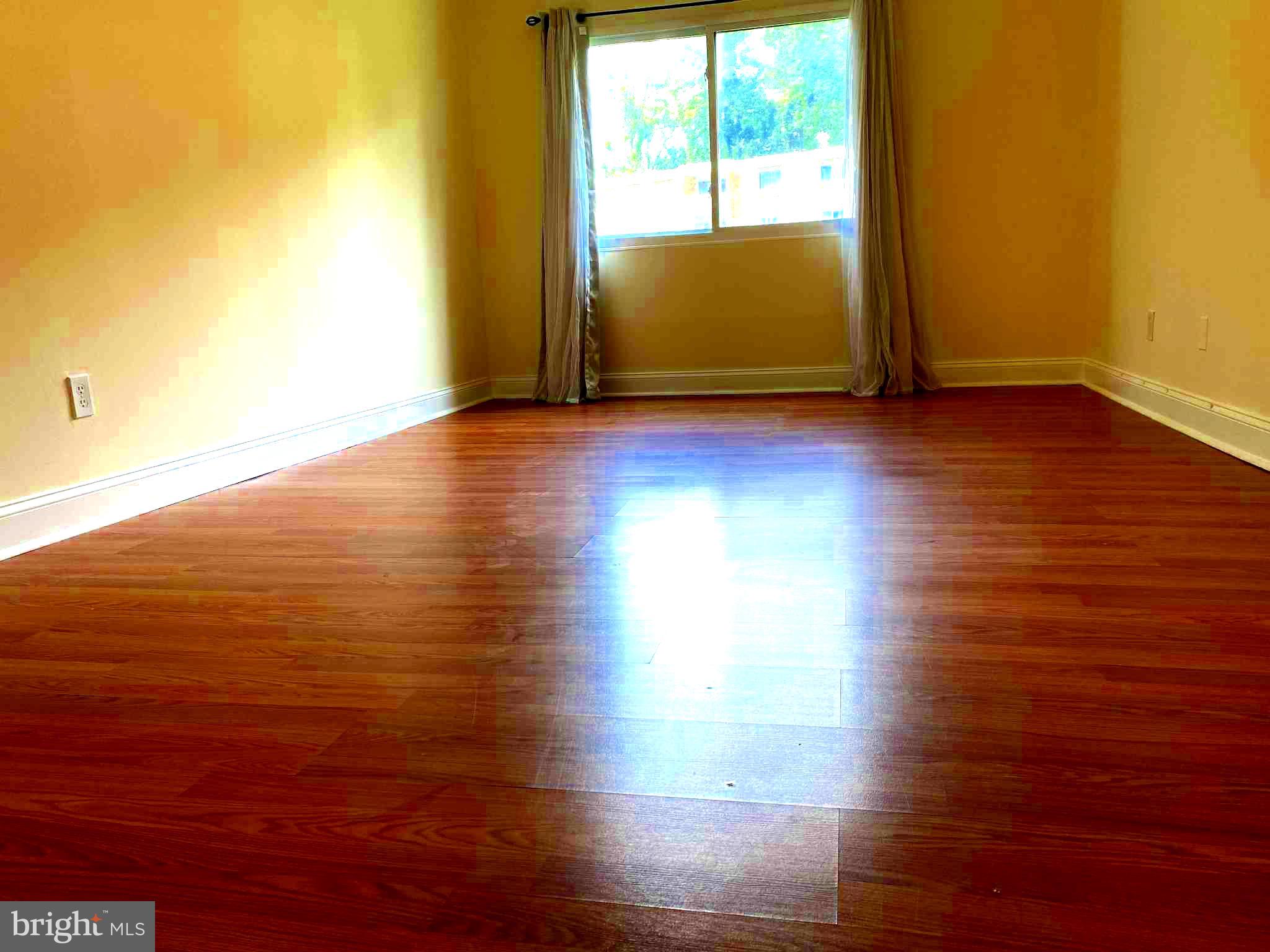 YORKTOWNE SQUARE - Residential