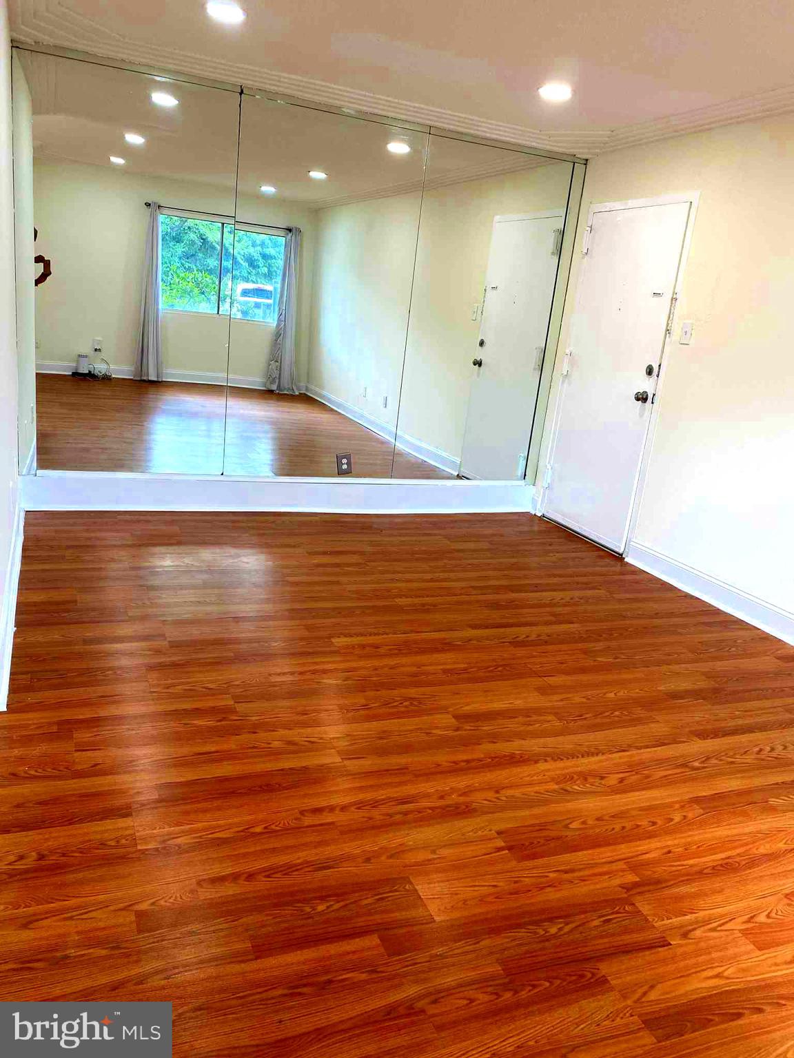 YORKTOWNE SQUARE - Residential