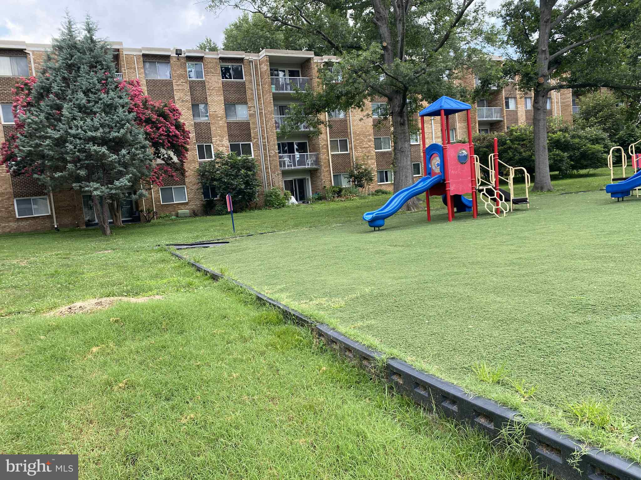 YORKTOWNE SQUARE - Residential